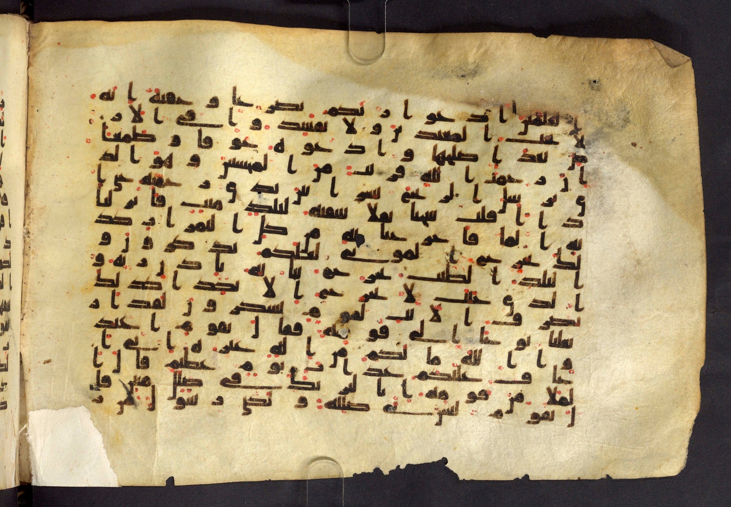 Moritz 1905, Tables 39-40, in Kūfī A.I script, showing Surah 7:60 from 8th Century AD found in Bahnasa (Oxyrynchos), Egypt, currently housed at Egyptian National Library and Archives, Cairo