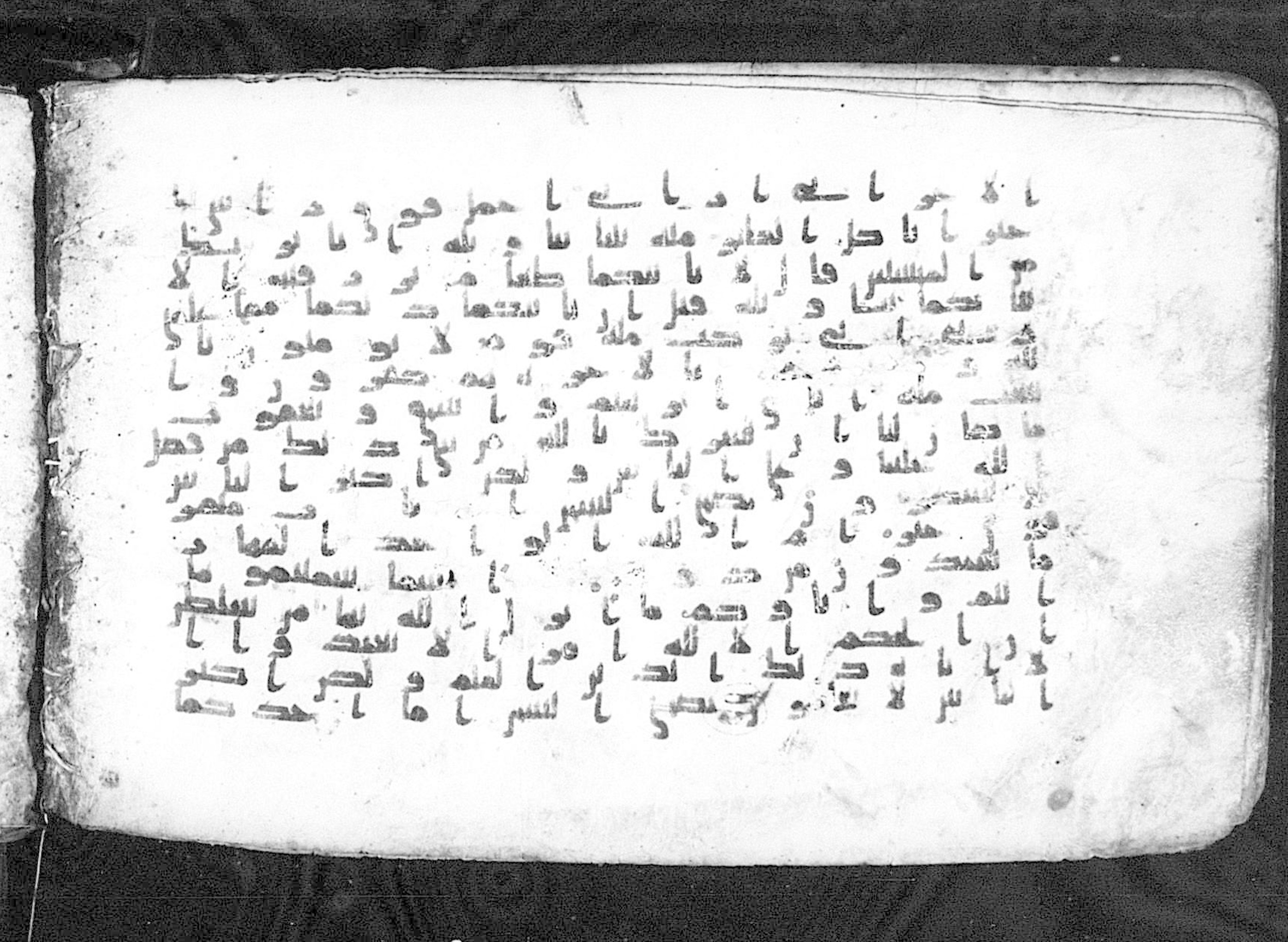Moritz 1905, Tables 39-40, in Kūfī A.I script, showing Surah 12:39 from 8th Century AD found in Bahnasa (Oxyrynchos), Egypt, currently housed at Egyptian National Library and Archives, Cairo