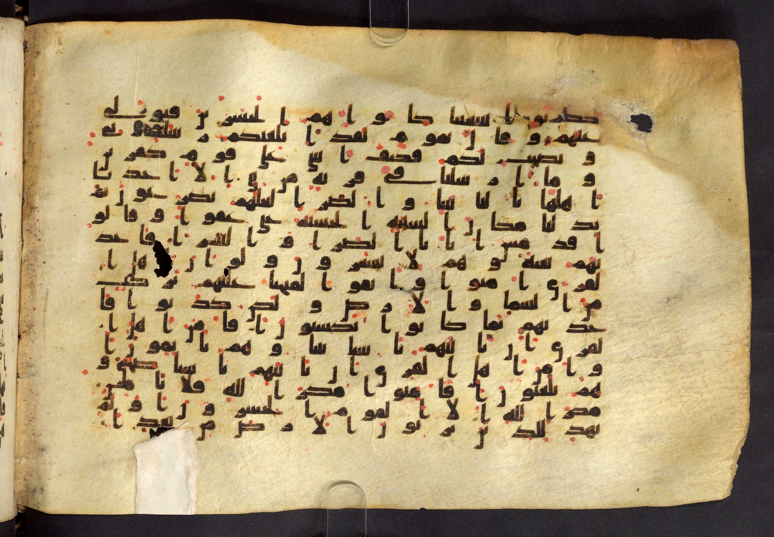 Moritz 1905, Tables 39-40, in Kūfī A.I script, showing Surah 7:97 from 8th Century AD found in Bahnasa (Oxyrynchos), Egypt, currently housed at Egyptian National Library and Archives, Cairo