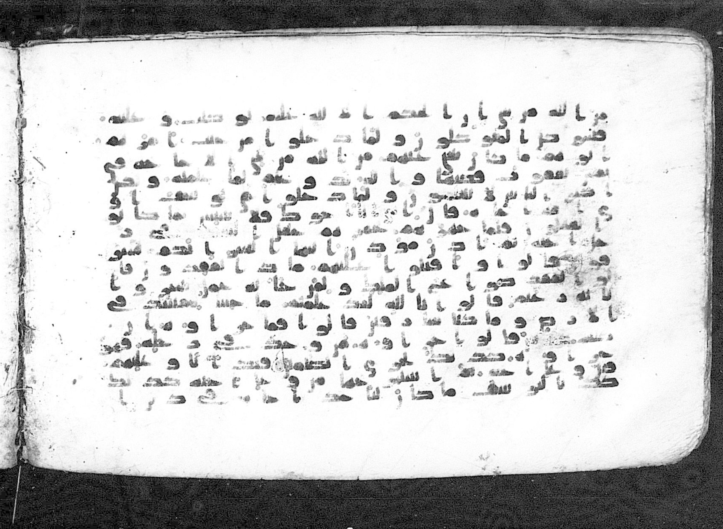 Moritz 1905, Tables 39-40, in Kūfī A.I script, showing Surah 12:71 from 8th Century AD found in Bahnasa (Oxyrynchos), Egypt, currently housed at Egyptian National Library and Archives, Cairo