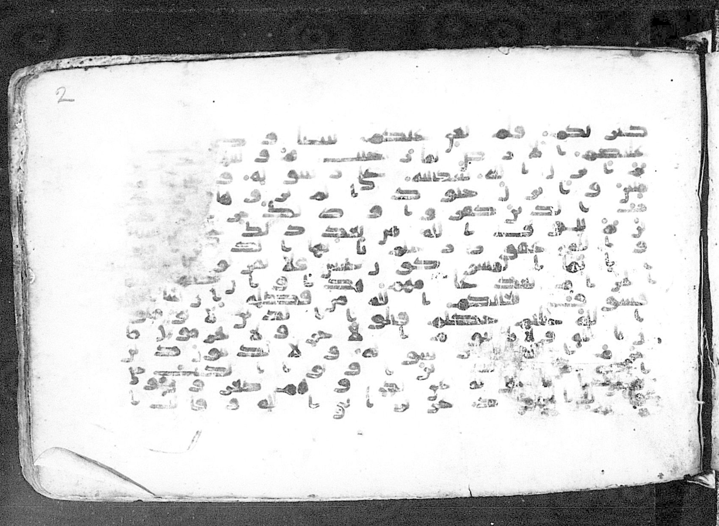 Moritz 1905, Tables 39-40, in Kūfī A.I script, showing Surah 9:29 from 8th Century AD found in Bahnasa (Oxyrynchos), Egypt, currently housed at Egyptian National Library and Archives, Cairo
