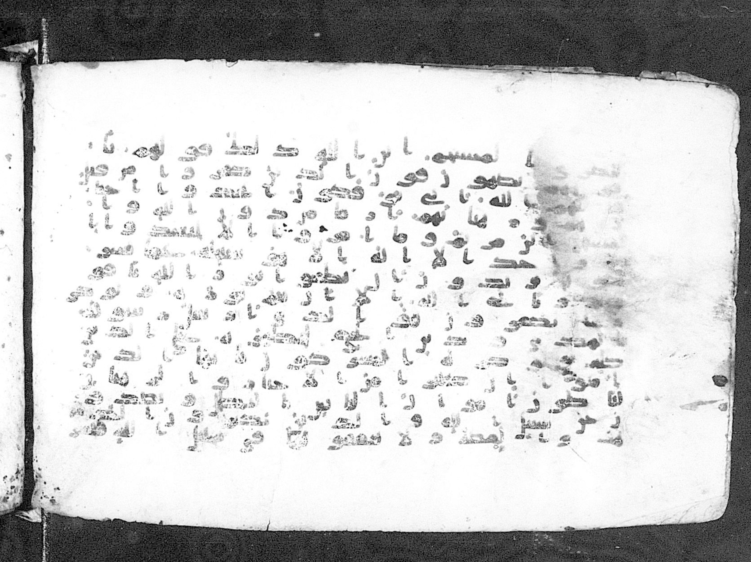 Moritz 1905, Tables 39-40, in Kūfī A.I script, showing Surah 9:32 from 8th Century AD found in Bahnasa (Oxyrynchos), Egypt, currently housed at Egyptian National Library and Archives, Cairo
