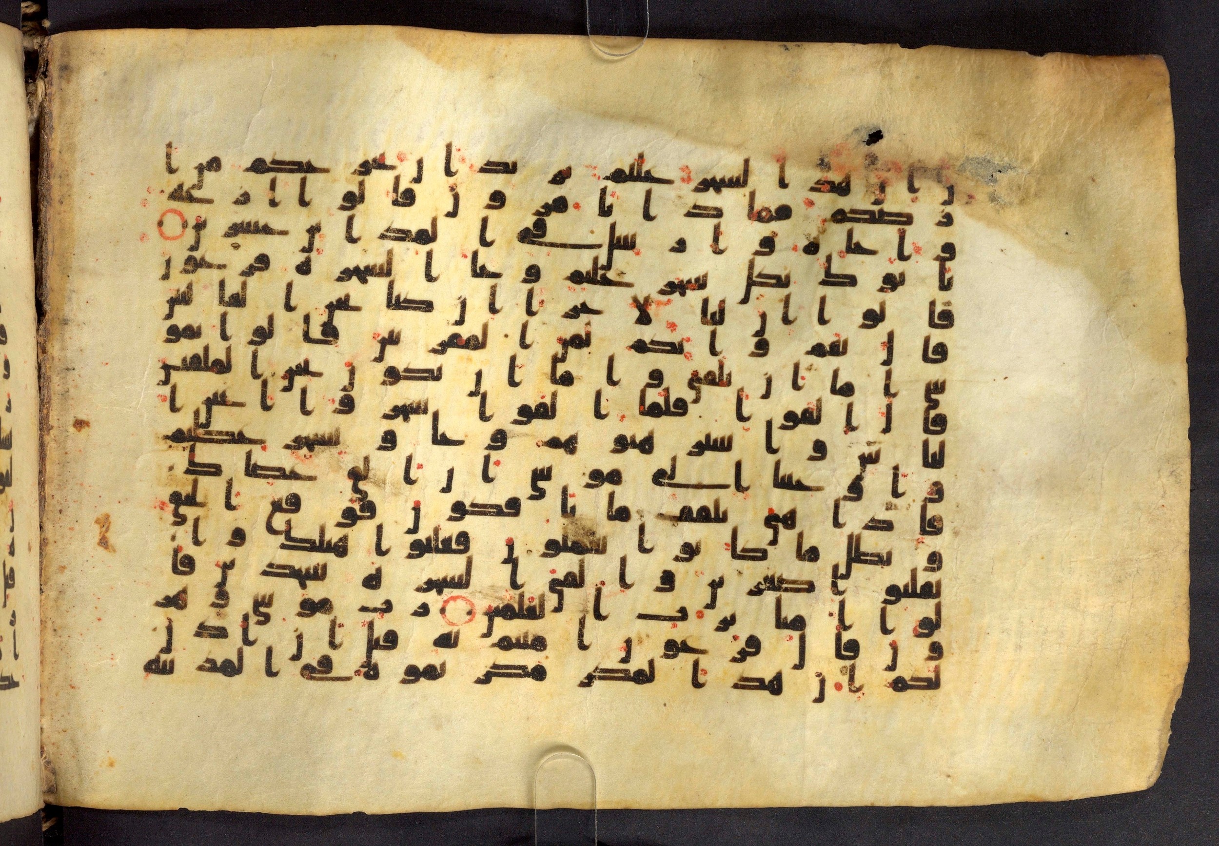 Moritz 1905, Tables 39-40, in Kūfī A.I script, showing Surah 7:113 from 8th Century AD found in Bahnasa (Oxyrynchos), Egypt, currently housed at Egyptian National Library and Archives, Cairo