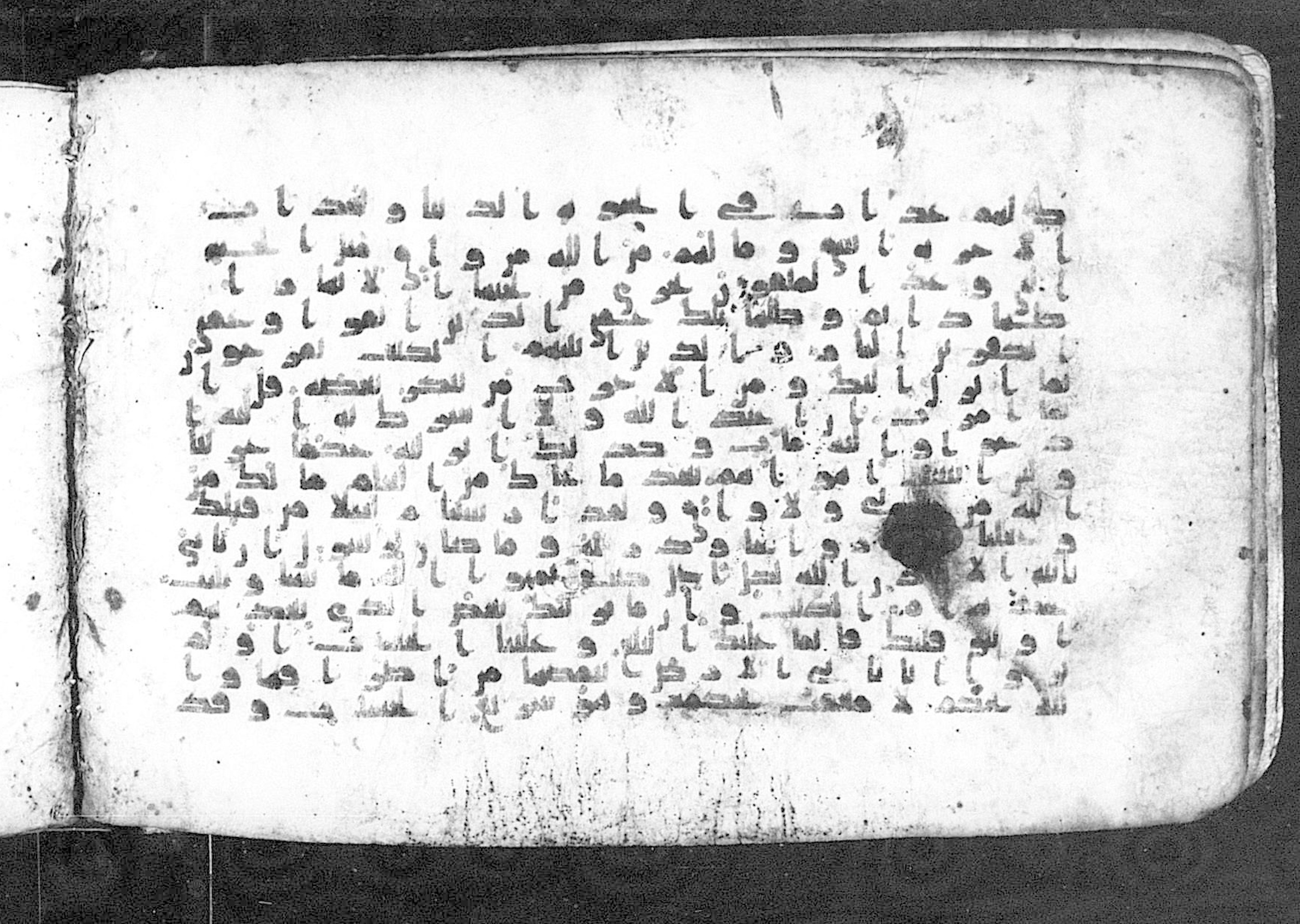 Moritz 1905, Tables 39-40, in Kūfī A.I script, showing Surah 13:39 from 8th Century AD found in Bahnasa (Oxyrynchos), Egypt, currently housed at Egyptian National Library and Archives, Cairo