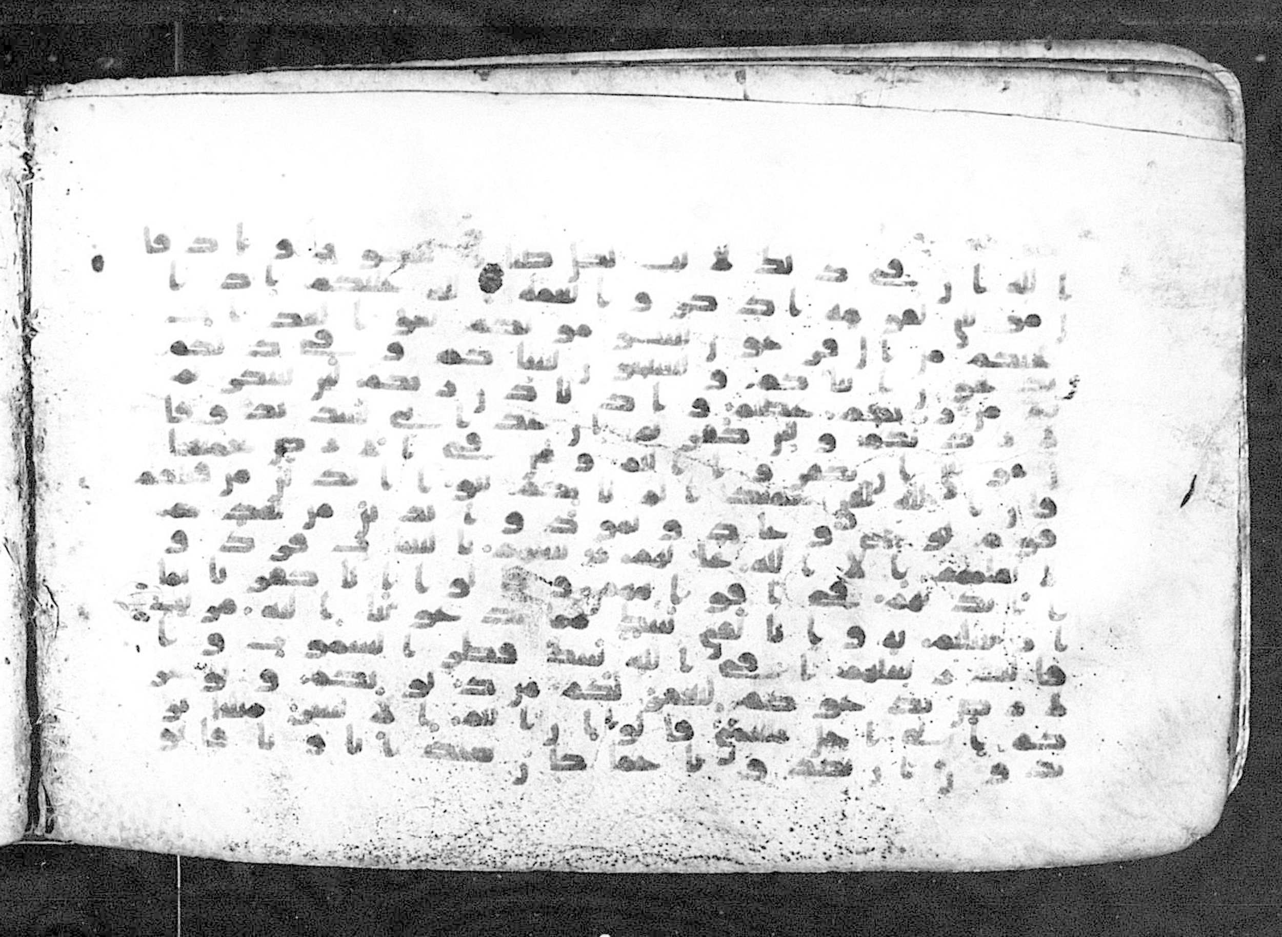 Moritz 1905, Tables 39-40, in Kūfī A.I script, showing Surah 14:7 from 8th Century AD found in Bahnasa (Oxyrynchos), Egypt, currently housed at Egyptian National Library and Archives, Cairo
