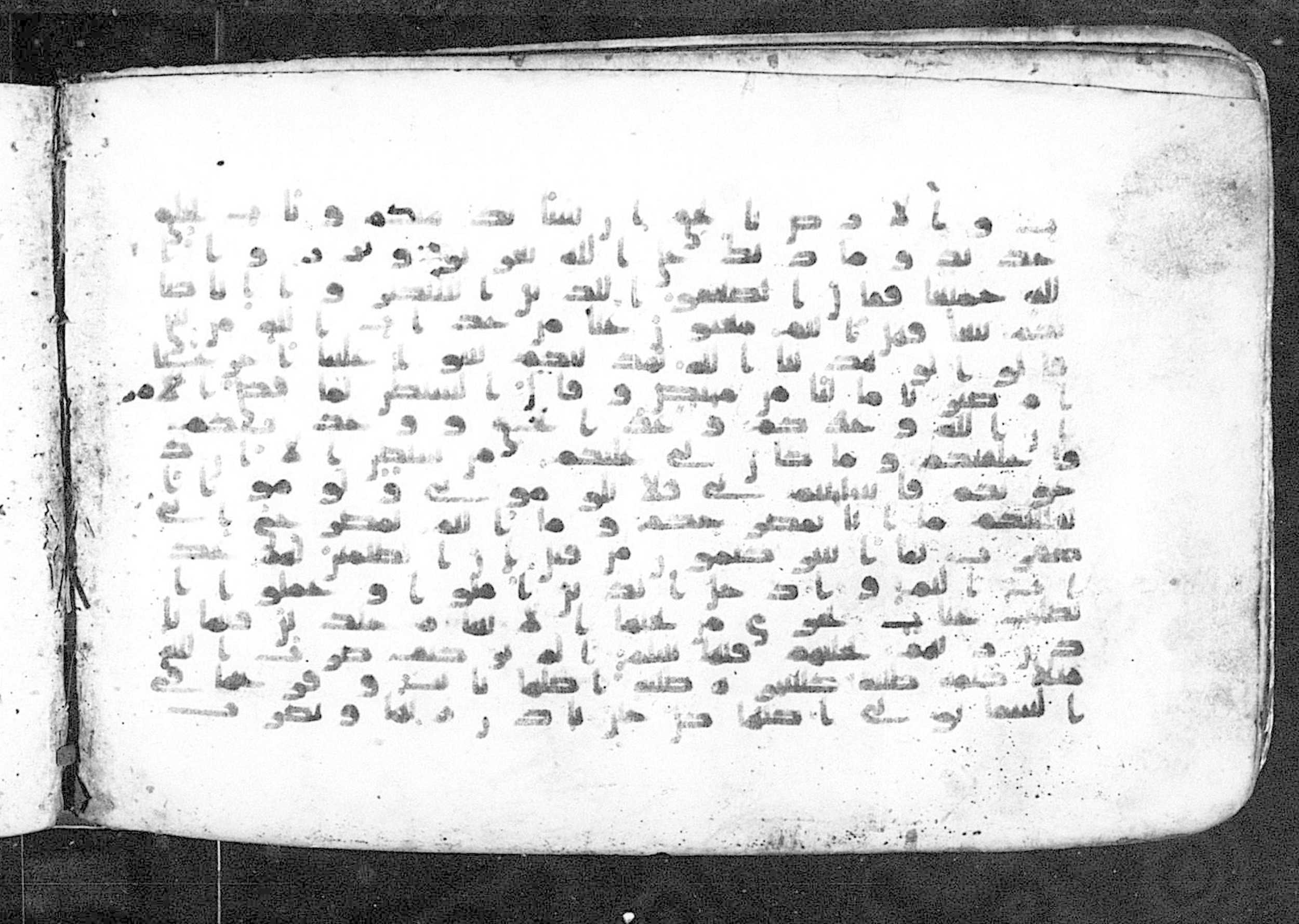 Moritz 1905, Tables 39-40, in Kūfī A.I script, showing Surah 14:21 from 8th Century AD found in Bahnasa (Oxyrynchos), Egypt, currently housed at Egyptian National Library and Archives, Cairo