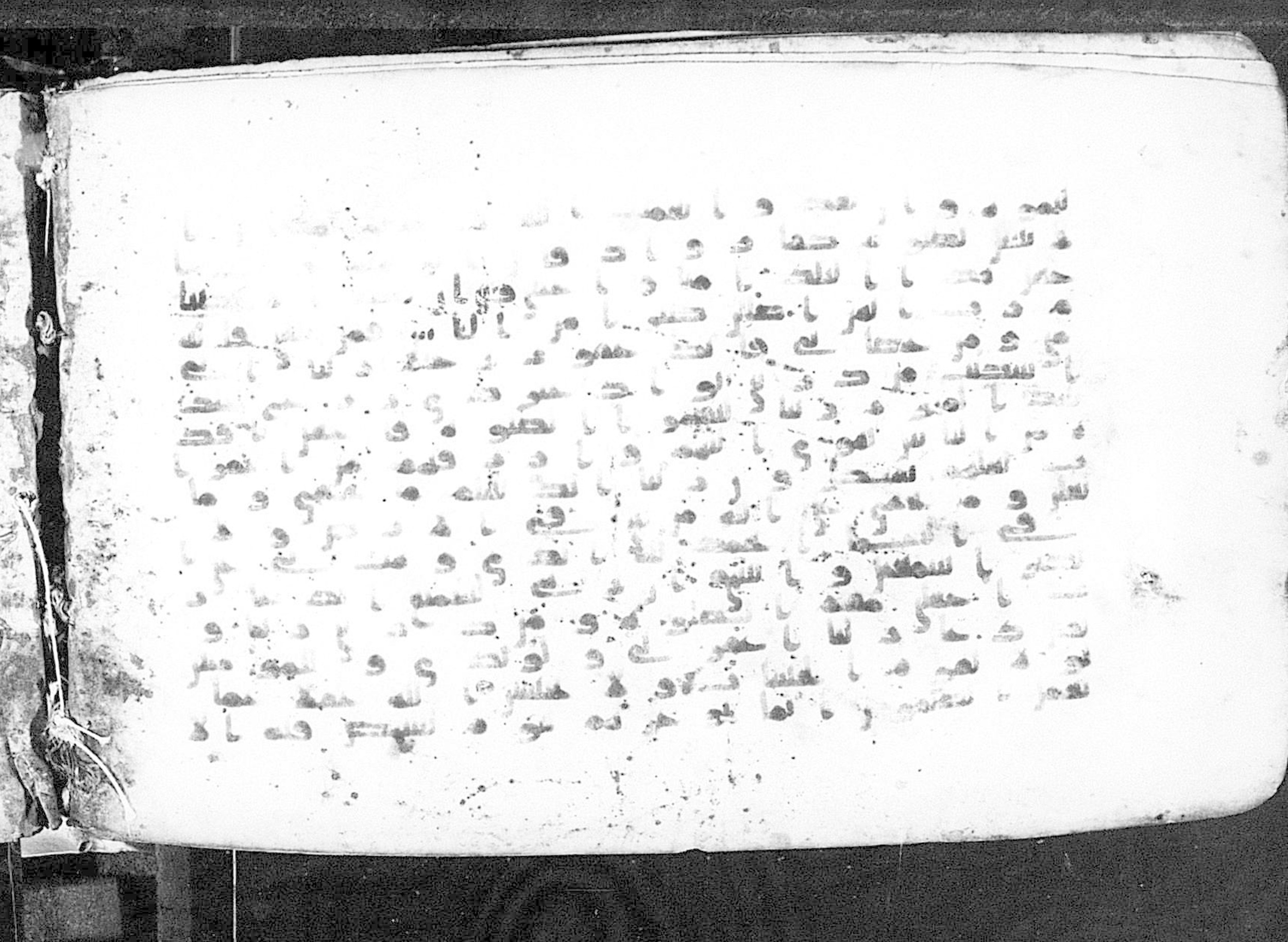 Moritz 1905, Tables 39-40, in Kūfī A.I script, showing Surah 14:39 from 8th Century AD found in Bahnasa (Oxyrynchos), Egypt, currently housed at Egyptian National Library and Archives, Cairo