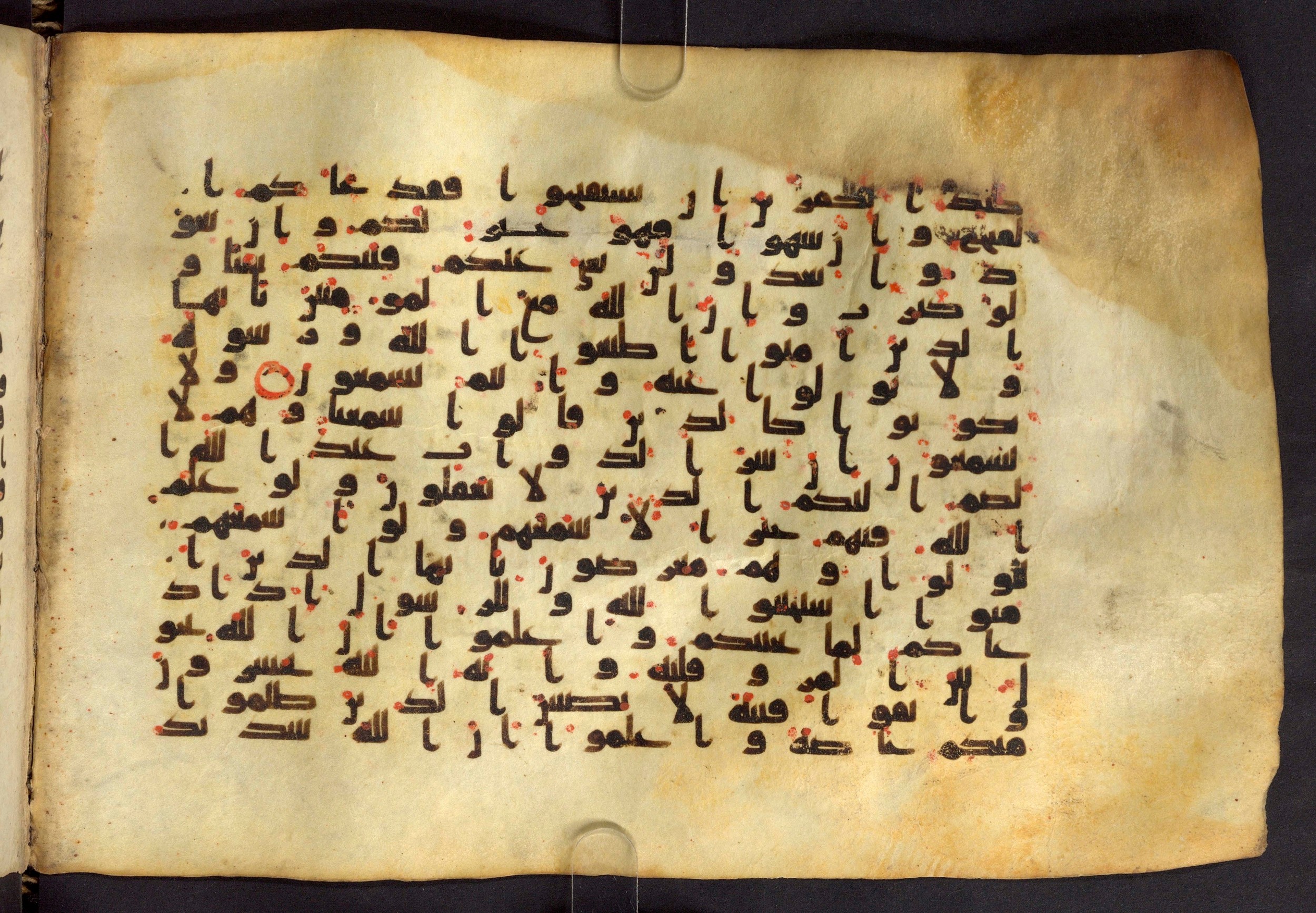 Moritz 1905, Tables 39-40, in Kūfī A.I script, showing Surah 8:21 from 8th Century AD found in Bahnasa (Oxyrynchos), Egypt, currently housed at Egyptian National Library and Archives, Cairo