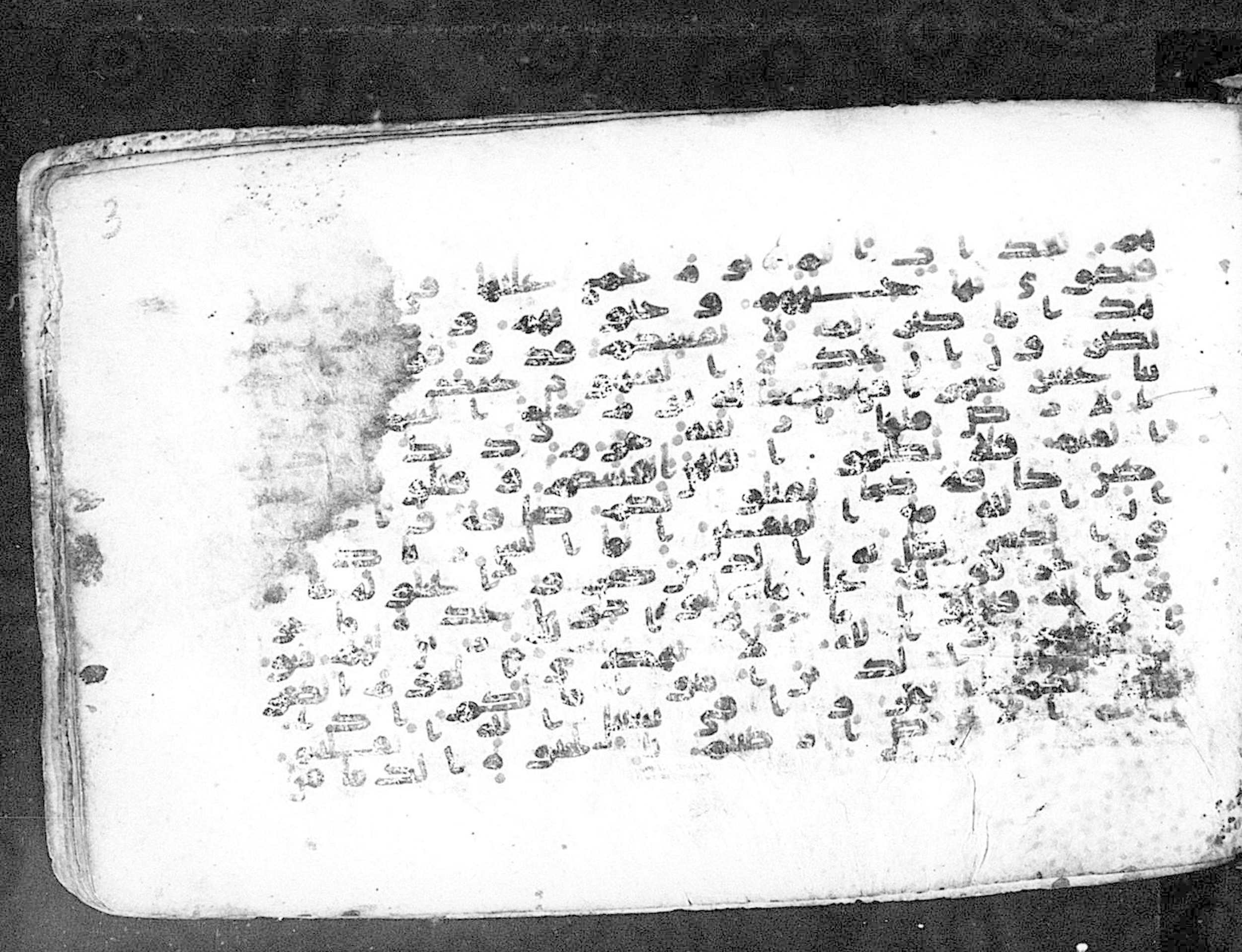 Moritz 1905, Tables 39-40, in Kūfī A.I script, showing Surah 9:35 from 8th Century AD found in Bahnasa (Oxyrynchos), Egypt, currently housed at Egyptian National Library and Archives, Cairo