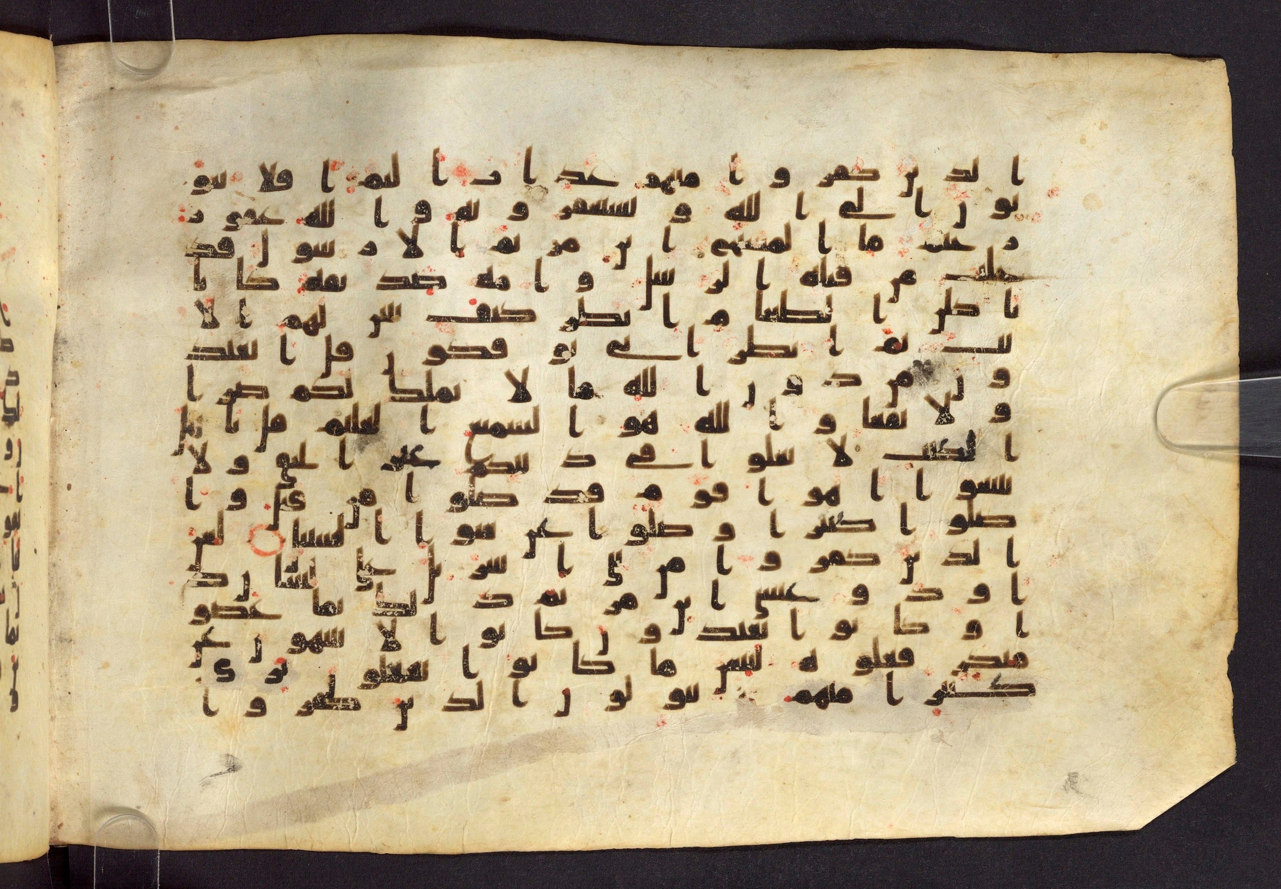 Moritz 1905, Tables 39-40, in Kūfī A.I script, showing Surah 5:76 from 8th Century AD found in Bahnasa (Oxyrynchos), Egypt, currently housed at Egyptian National Library and Archives, Cairo