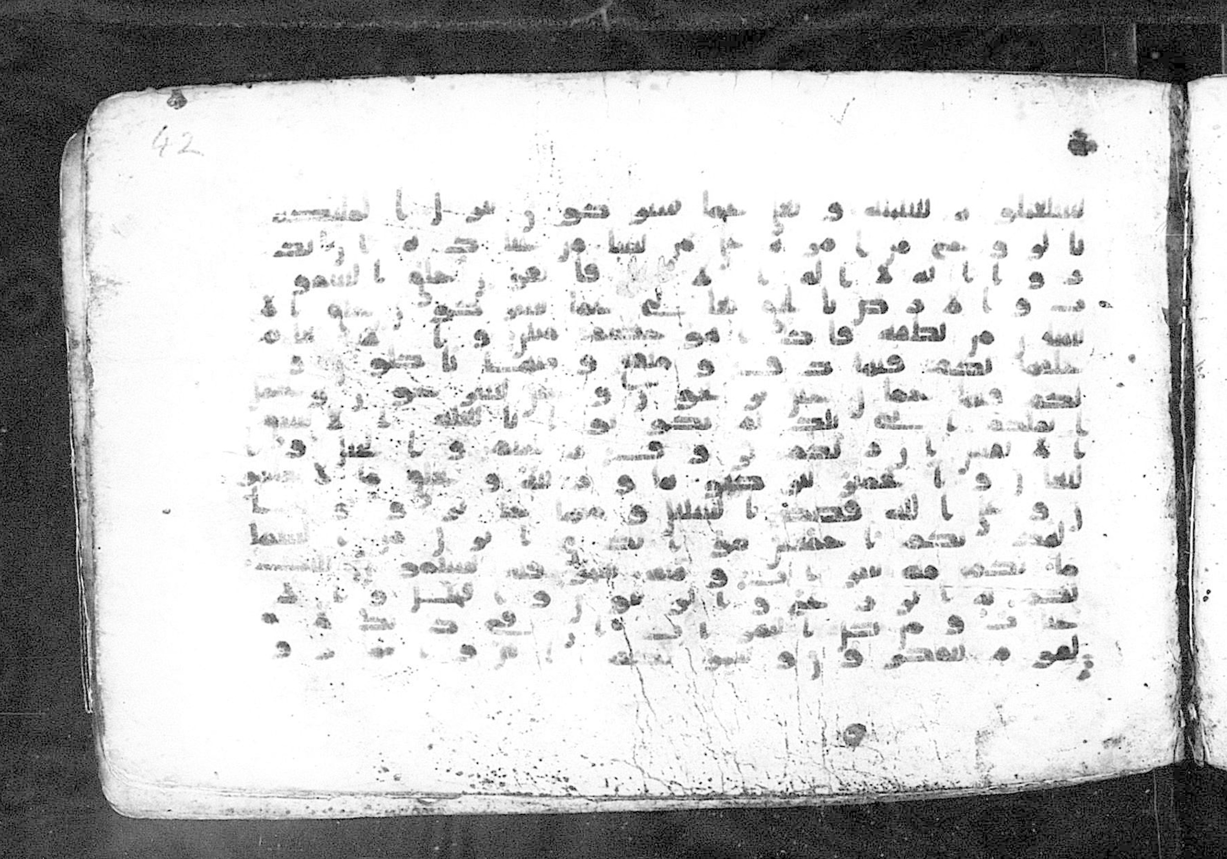 Moritz 1905, Tables 39-40, in Kūfī A.I script, showing Surah 16:2 from 8th Century AD found in Bahnasa (Oxyrynchos), Egypt, currently housed at Egyptian National Library and Archives, Cairo