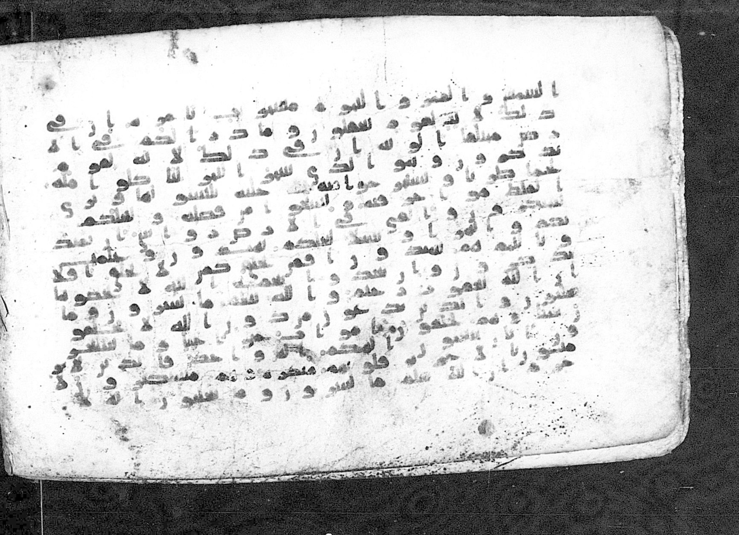 Moritz 1905, Tables 39-40, in Kūfī A.I script, showing Surah 16:21 from 8th Century AD found in Bahnasa (Oxyrynchos), Egypt, currently housed at Egyptian National Library and Archives, Cairo