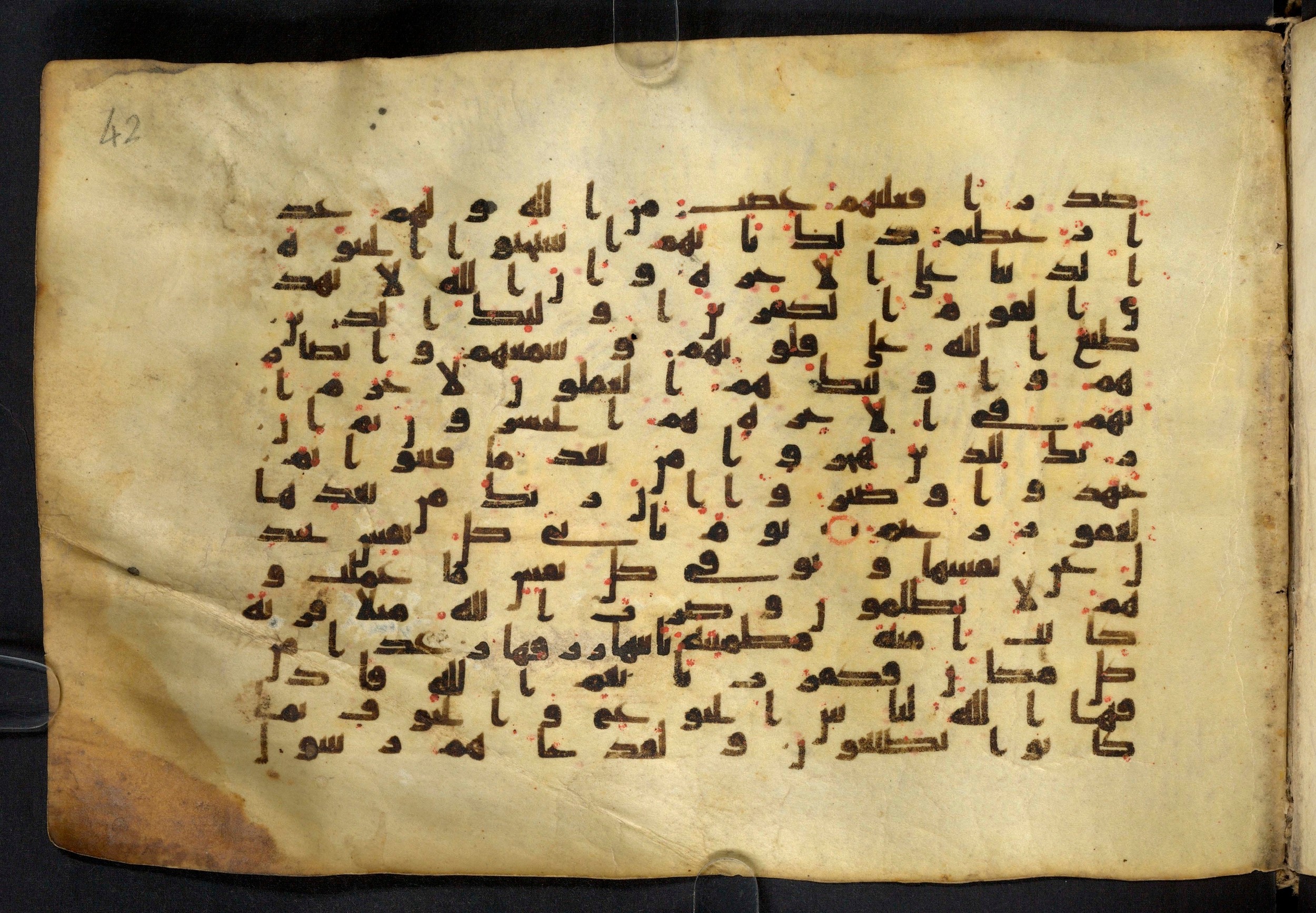 Moritz 1905, Tables 39-40 (Scan 1), in Kūfī A.I script, showing Surah 16:113 from 8th Century AD found in Bahnasa (Oxyrynchos), Egypt, currently housed at Egyptian National Library and Archives, Cairo