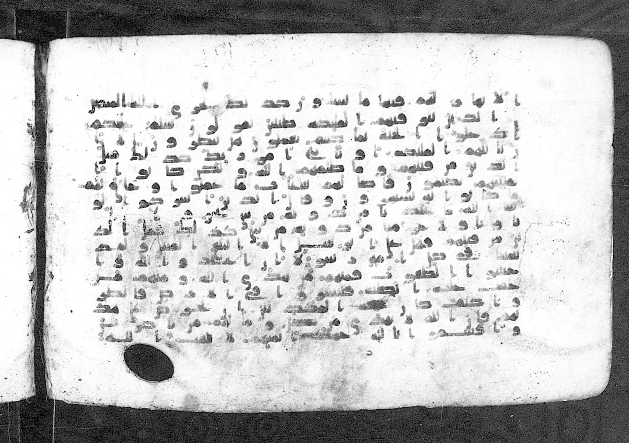 Moritz 1905, Tables 39-40, in Kūfī A.I script, showing Surah 16:33 from 8th Century AD found in Bahnasa (Oxyrynchos), Egypt, currently housed at Egyptian National Library and Archives, Cairo
