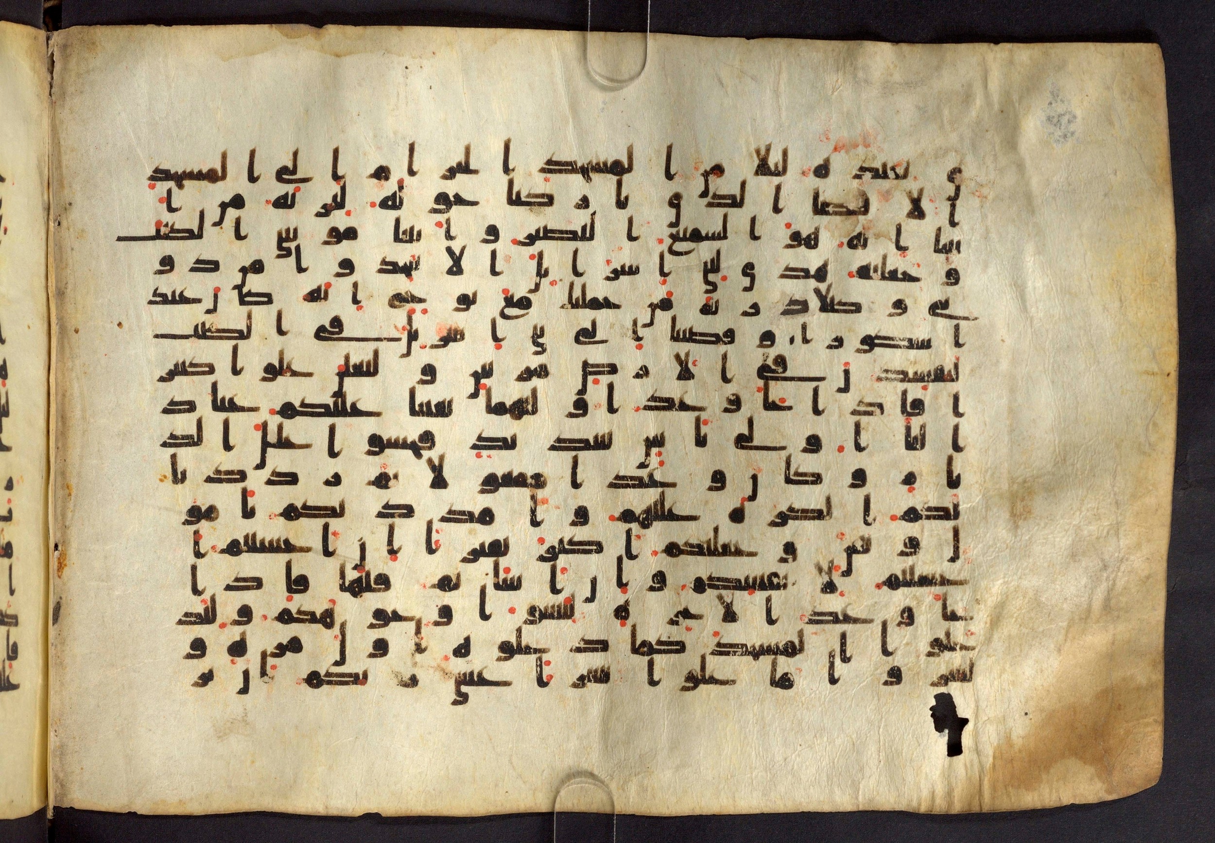 Moritz 1905, Tables 39-40 (Scan 1), in Kūfī A.I script, showing Surah 17:3 from 8th Century AD found in Bahnasa (Oxyrynchos), Egypt, currently housed at Egyptian National Library and Archives, Cairo