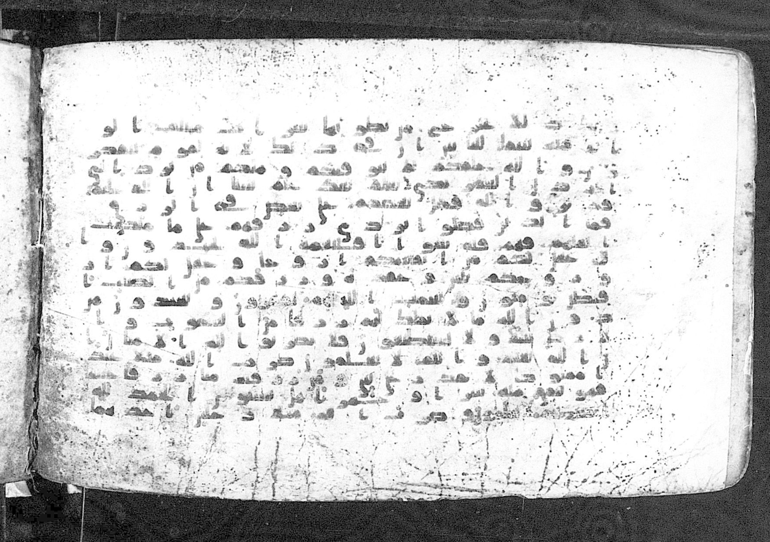 Moritz 1905, Tables 39-40, in Kūfī A.I script, showing Surah 16:71 from 8th Century AD found in Bahnasa (Oxyrynchos), Egypt, currently housed at Egyptian National Library and Archives, Cairo