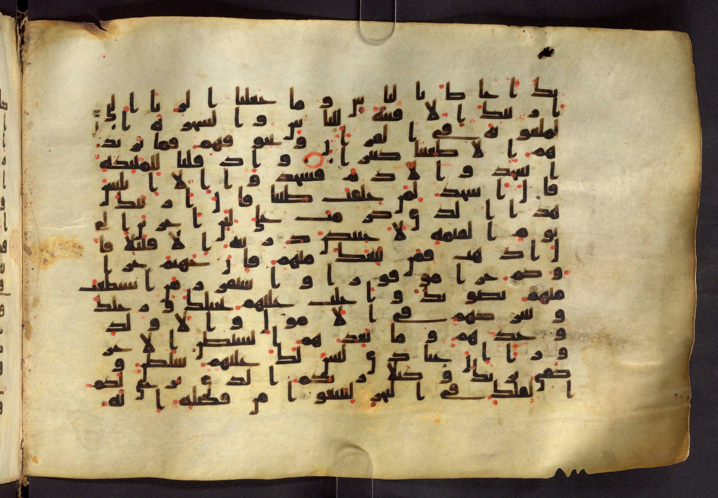 Moritz 1905, Tables 39-40, in Kūfī A.I script, showing Surah 17:64 from 8th Century AD found in Bahnasa (Oxyrynchos), Egypt, currently housed at Egyptian National Library and Archives, Cairo