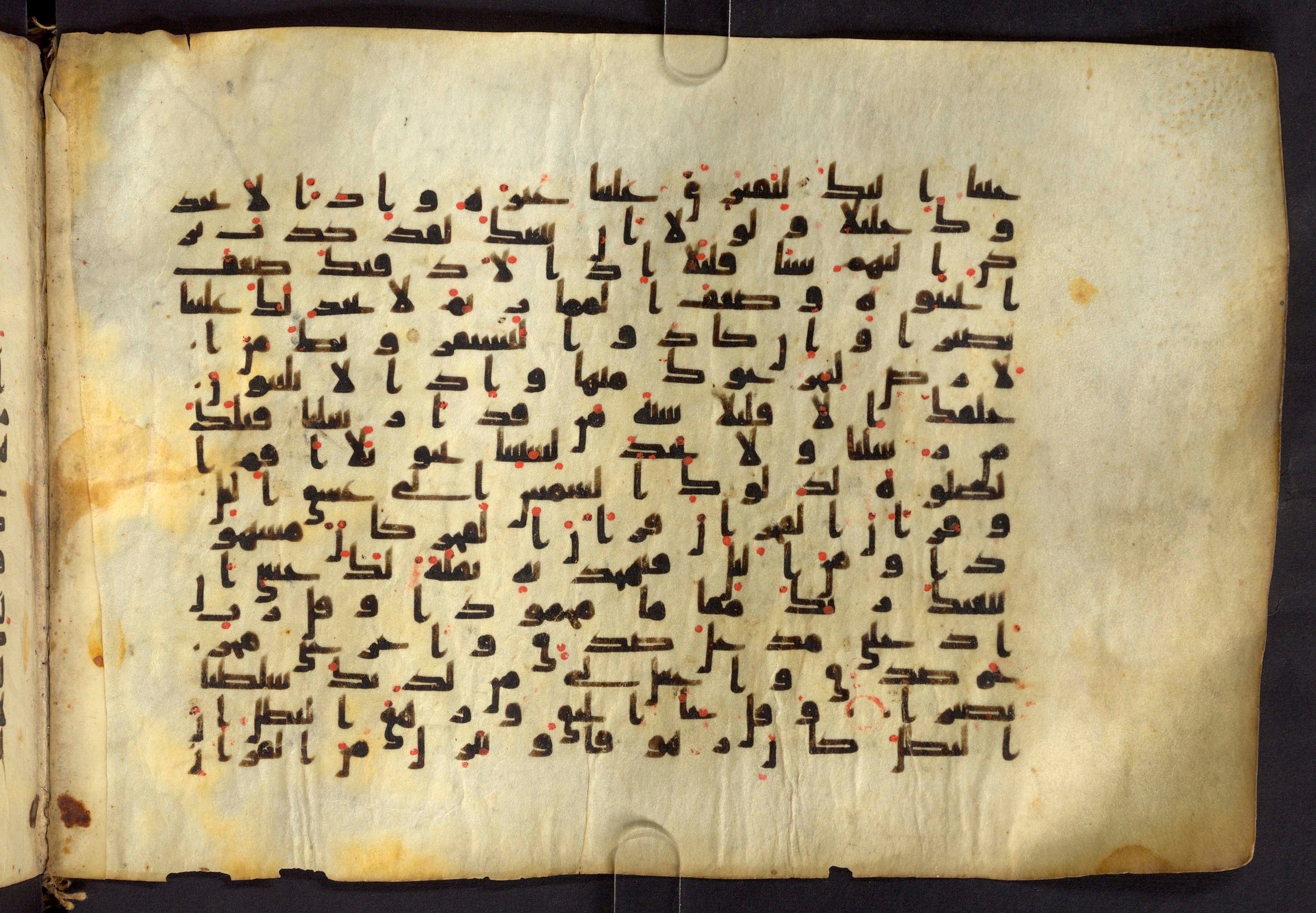 Moritz 1905, Tables 39-40, in Kūfī A.I script, showing Surah 17:76 from 8th Century AD found in Bahnasa (Oxyrynchos), Egypt, currently housed at Egyptian National Library and Archives, Cairo