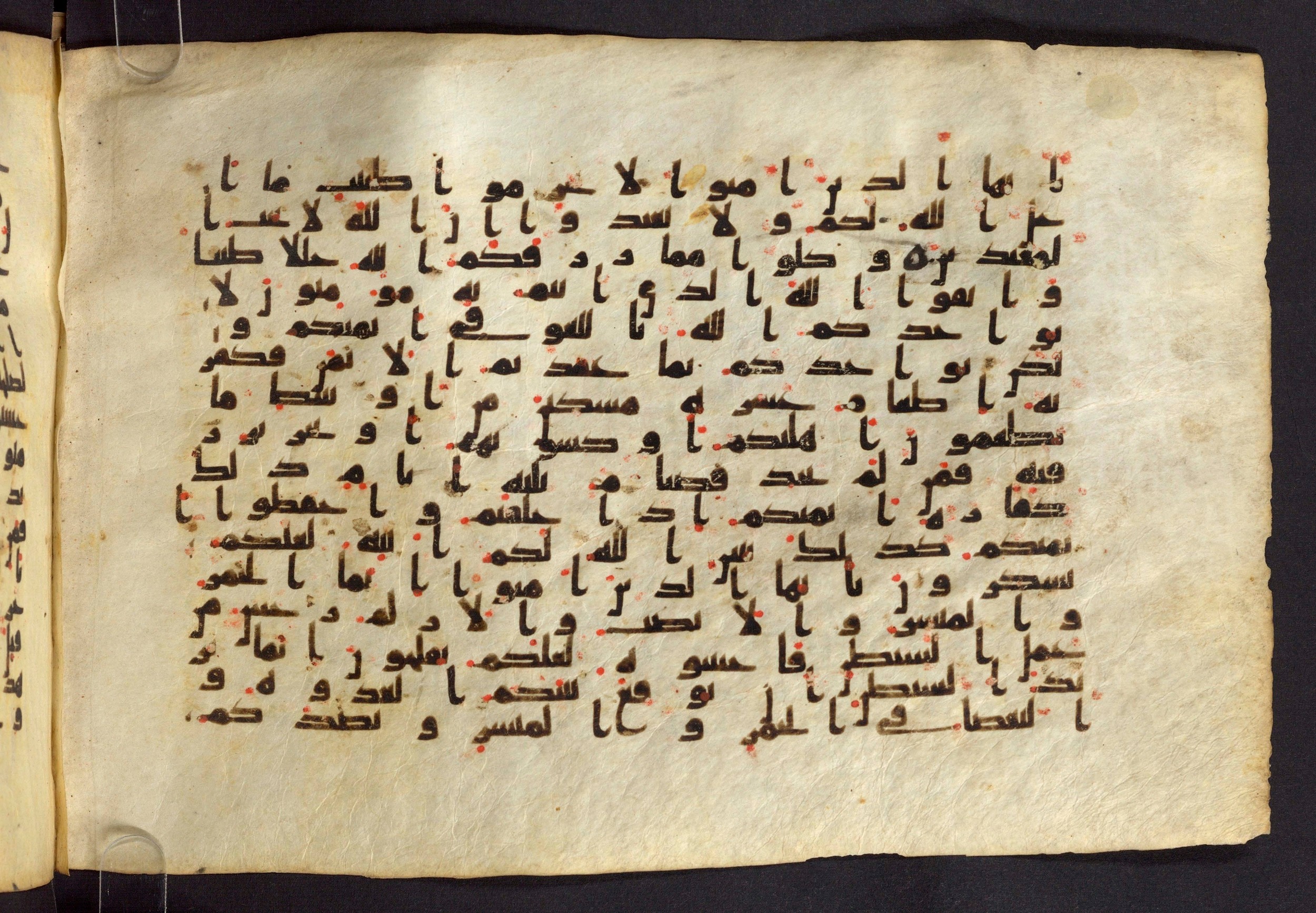 Moritz 1905, Tables 39-40, in Kūfī A.I script, showing Surah 5:87 from 8th Century AD found in Bahnasa (Oxyrynchos), Egypt, currently housed at Egyptian National Library and Archives, Cairo