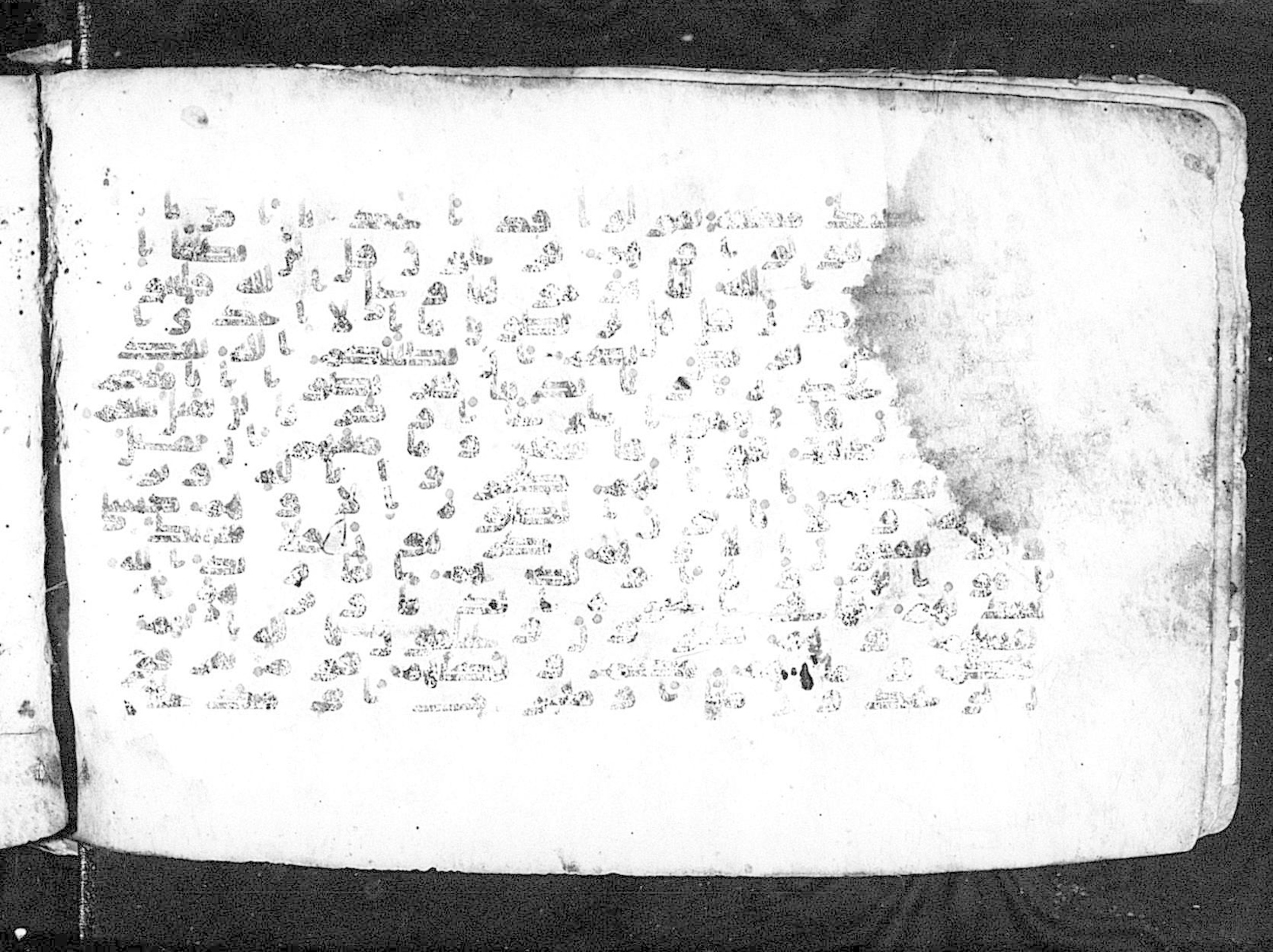 Moritz 1905, Tables 39-40, in Kūfī A.I script, showing Surah 9:56 from 8th Century AD found in Bahnasa (Oxyrynchos), Egypt, currently housed at Egyptian National Library and Archives, Cairo