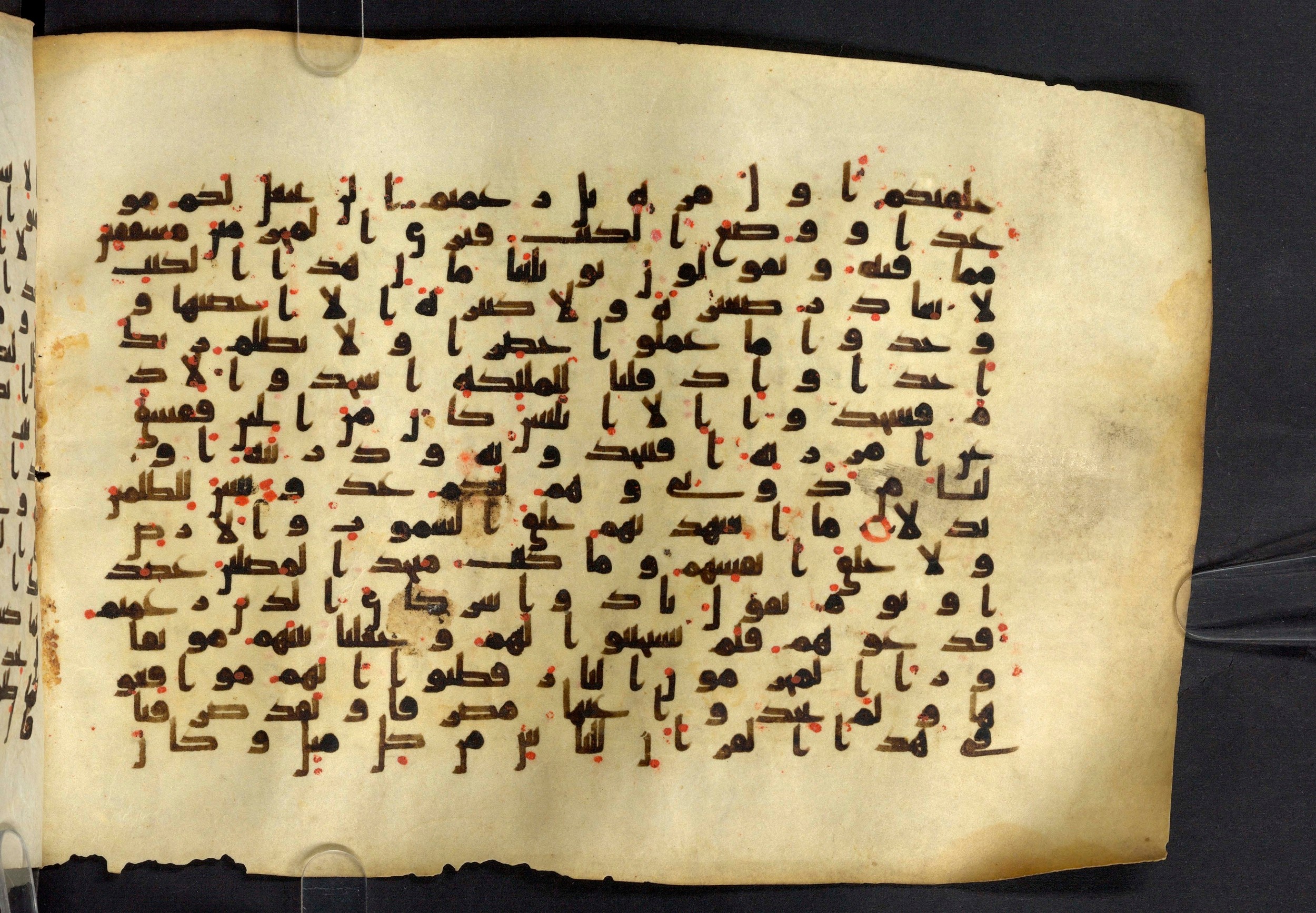 Moritz 1905, Tables 39-40, in Kūfī A.I script, showing Surah 18:49 from 8th Century AD found in Bahnasa (Oxyrynchos), Egypt, currently housed at Egyptian National Library and Archives, Cairo
