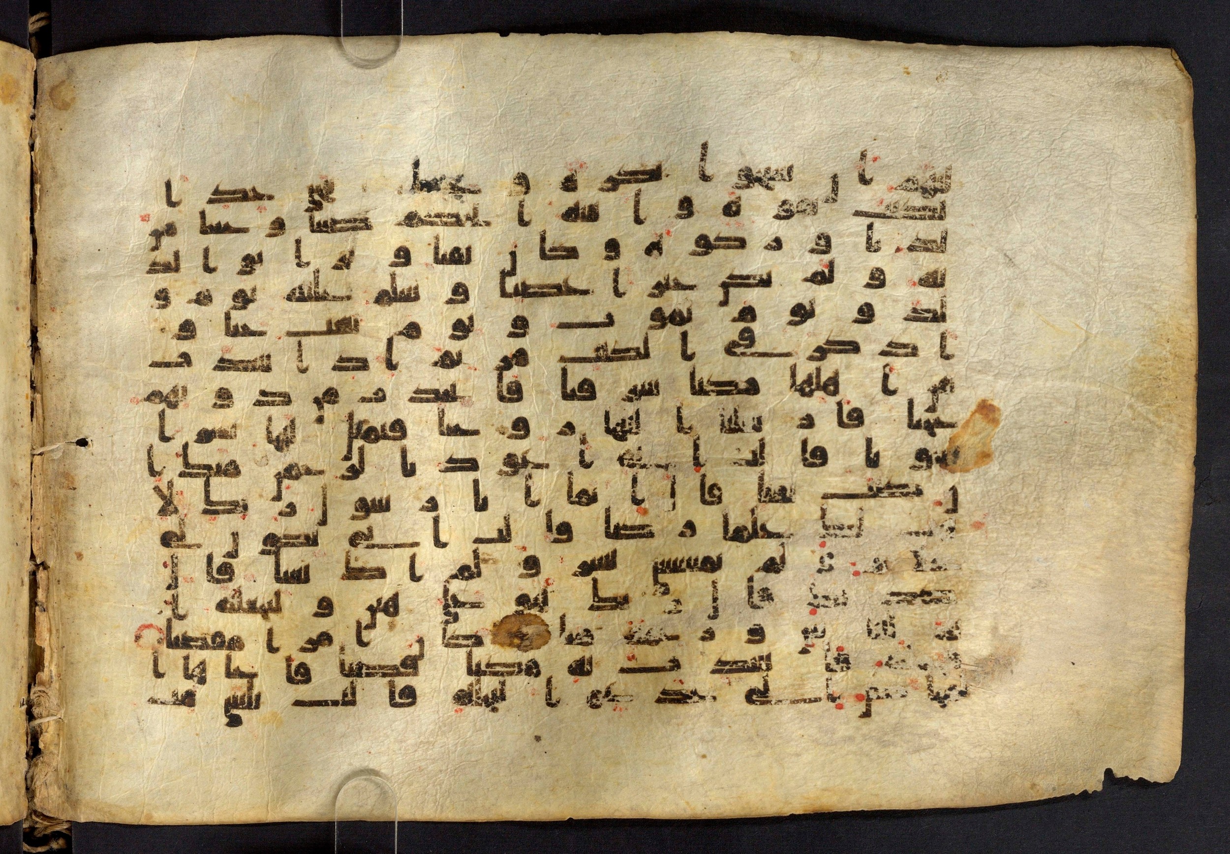 Moritz 1905, Tables 39-40, in Kūfī A.I script, showing Surah 19:21 from 8th Century AD found in Bahnasa (Oxyrynchos), Egypt, currently housed at Egyptian National Library and Archives, Cairo