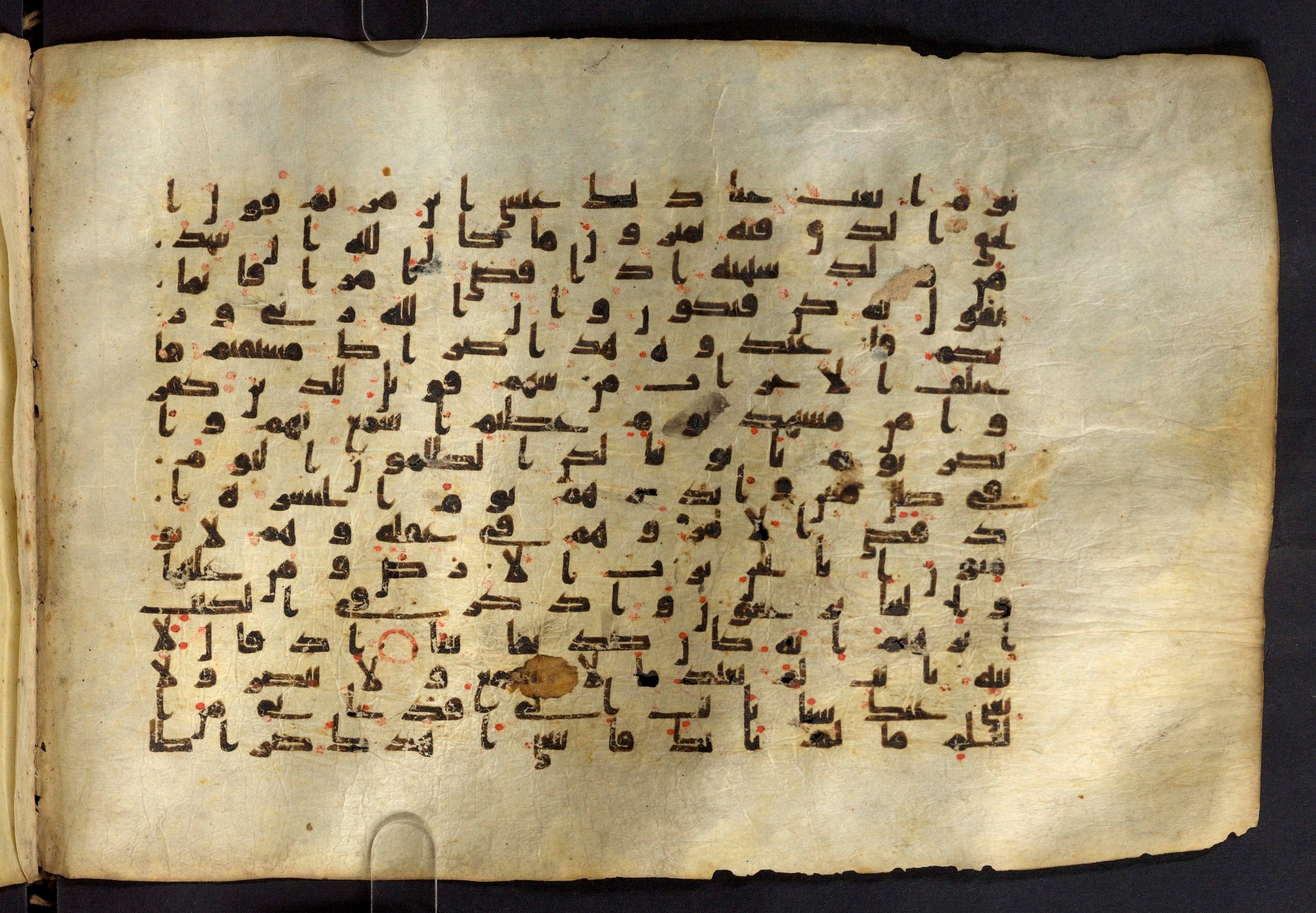 Moritz 1905, Tables 39-40, in Kūfī A.I script, showing Surah 19:39 from 8th Century AD found in Bahnasa (Oxyrynchos), Egypt, currently housed at Egyptian National Library and Archives, Cairo