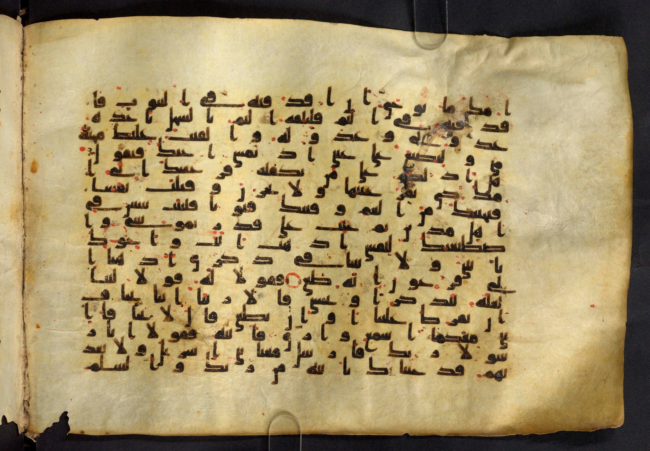 Moritz 1905, Tables 39-40, in Kūfī A.I script, showing Surah 20:39 from 8th Century AD found in Bahnasa (Oxyrynchos), Egypt, currently housed at Egyptian National Library and Archives, Cairo
