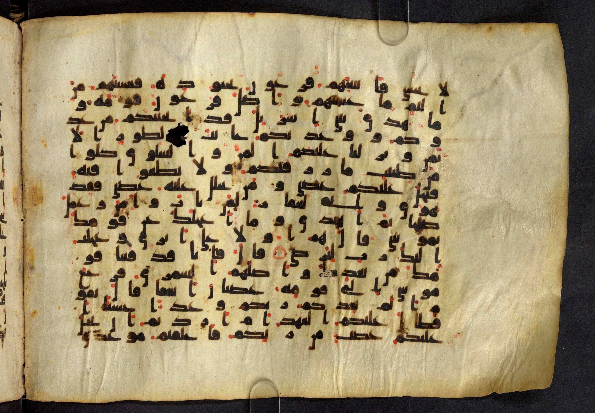 Moritz 1905, Tables 39-40, in Kūfī A.I script, showing Surah 20:83 from 8th Century AD found in Bahnasa (Oxyrynchos), Egypt, currently housed at Egyptian National Library and Archives, Cairo