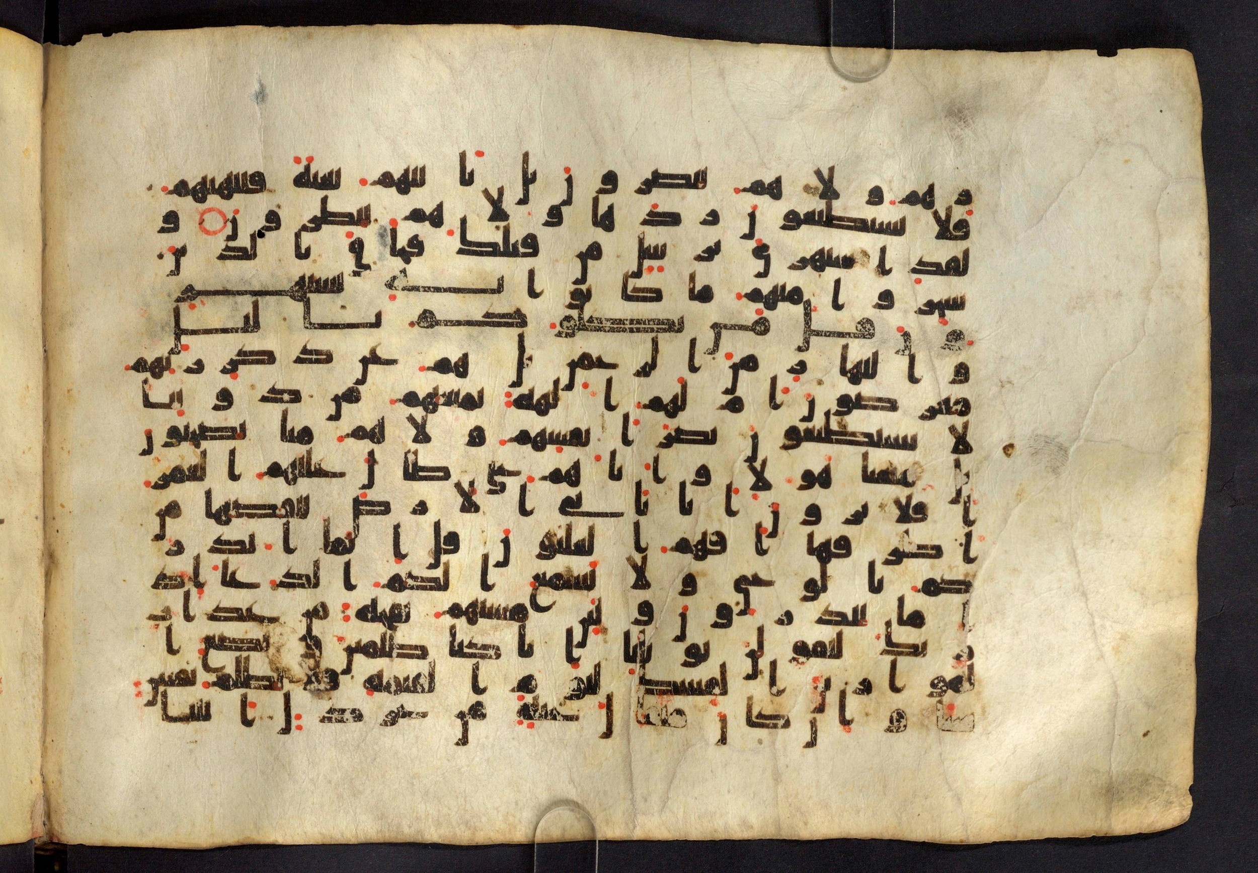 Moritz 1905, Tables 39-40, in Kūfī A.I script, showing Surah 21:41 from 8th Century AD found in Bahnasa (Oxyrynchos), Egypt, currently housed at Egyptian National Library and Archives, Cairo