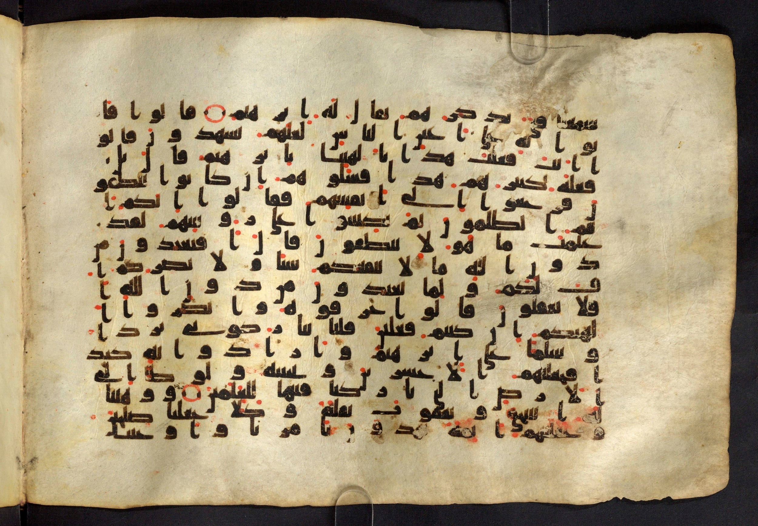 Moritz 1905, Tables 39-40, in Kūfī A.I script, showing Surah 21:67 from 8th Century AD found in Bahnasa (Oxyrynchos), Egypt, currently housed at Egyptian National Library and Archives, Cairo