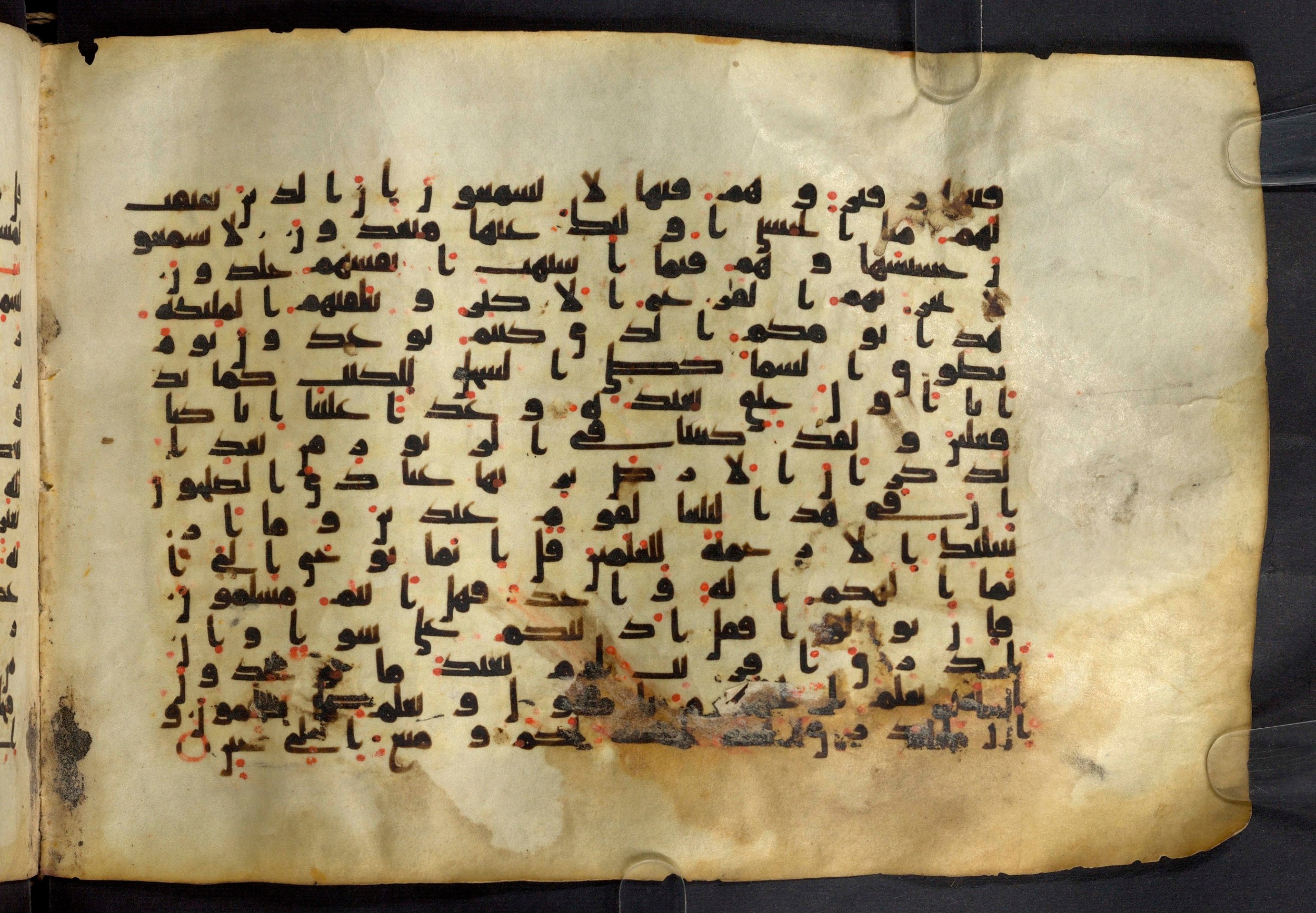 Moritz 1905, Tables 39-40, in Kūfī A.I script, showing Surah 21:103 from 8th Century AD found in Bahnasa (Oxyrynchos), Egypt, currently housed at Egyptian National Library and Archives, Cairo