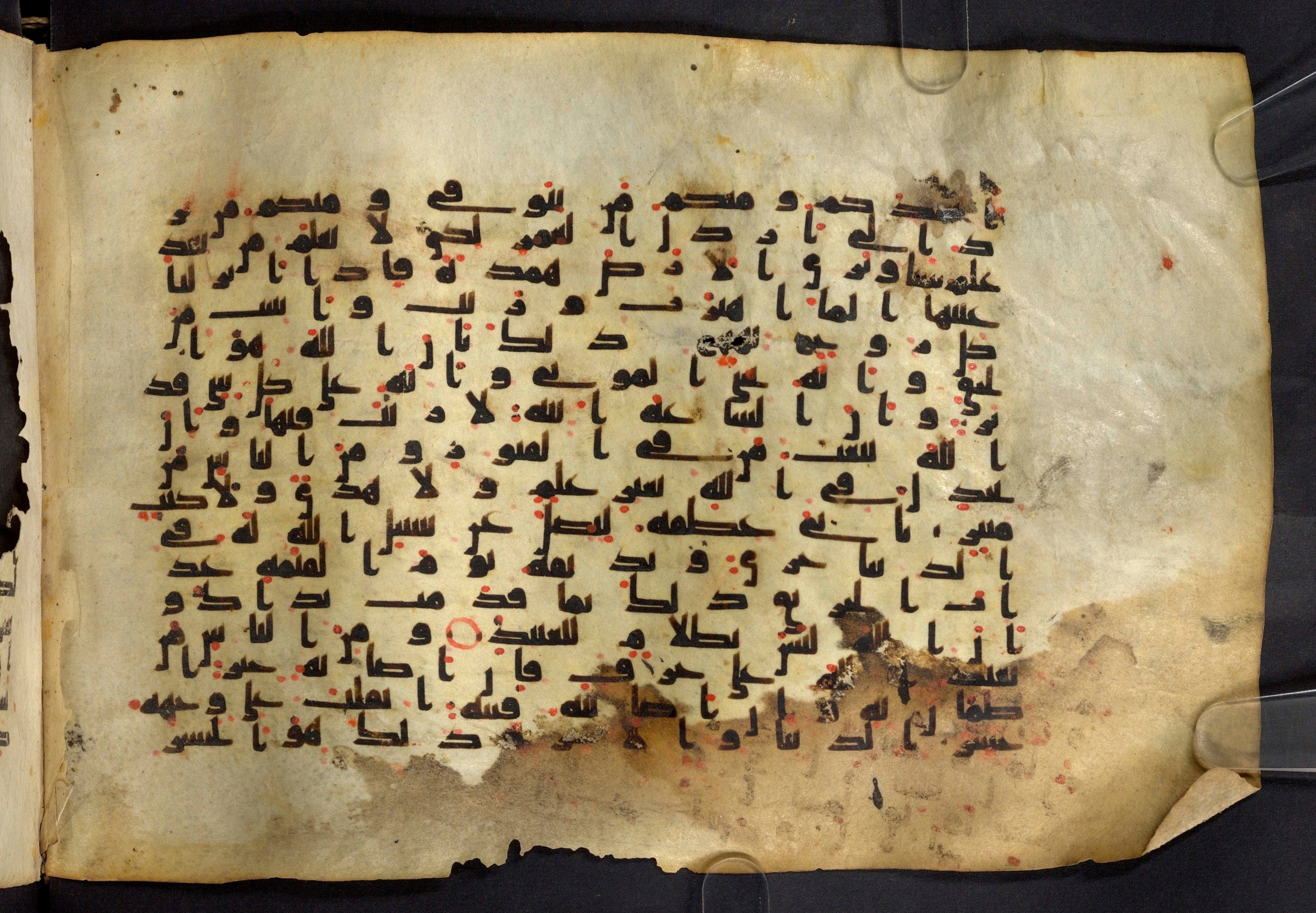 Moritz 1905, Tables 39-40, in Kūfī A.I script, showing Surah 22:7 from 8th Century AD found in Bahnasa (Oxyrynchos), Egypt, currently housed at Egyptian National Library and Archives, Cairo