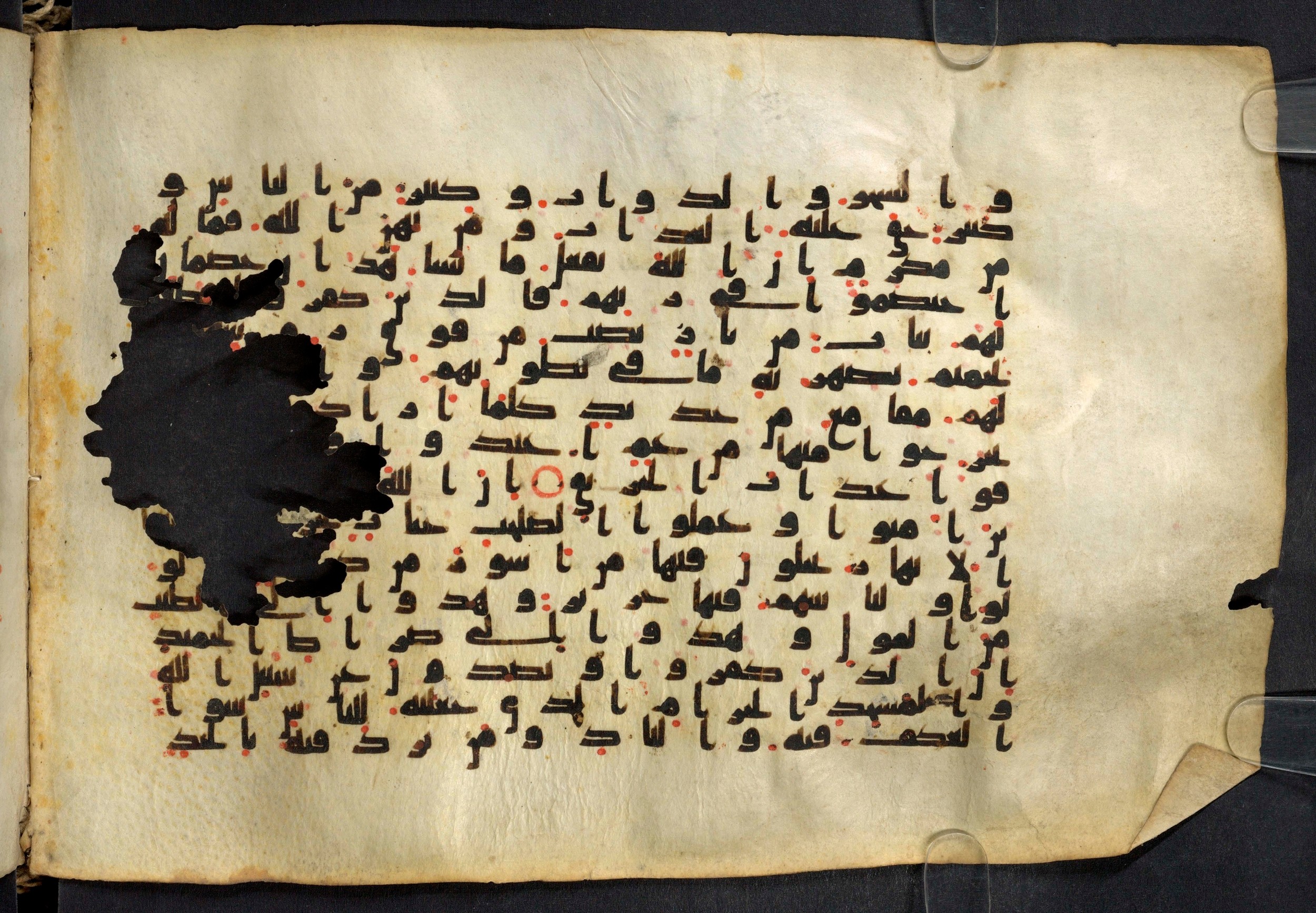 Moritz 1905, Tables 39-40, in Kūfī A.I script, showing Surah 22:21 from 8th Century AD found in Bahnasa (Oxyrynchos), Egypt, currently housed at Egyptian National Library and Archives, Cairo