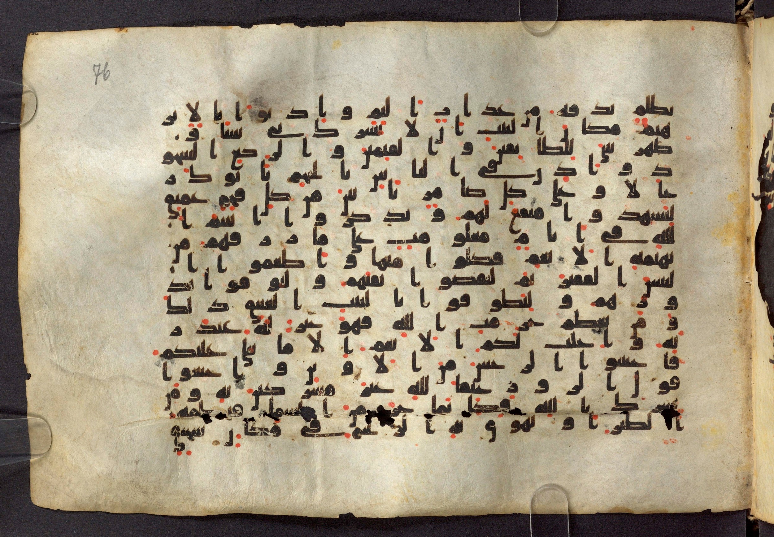 Moritz 1905, Tables 39-40, in Kūfī A.I script, showing Surah 22:29 from 8th Century AD found in Bahnasa (Oxyrynchos), Egypt, currently housed at Egyptian National Library and Archives, Cairo