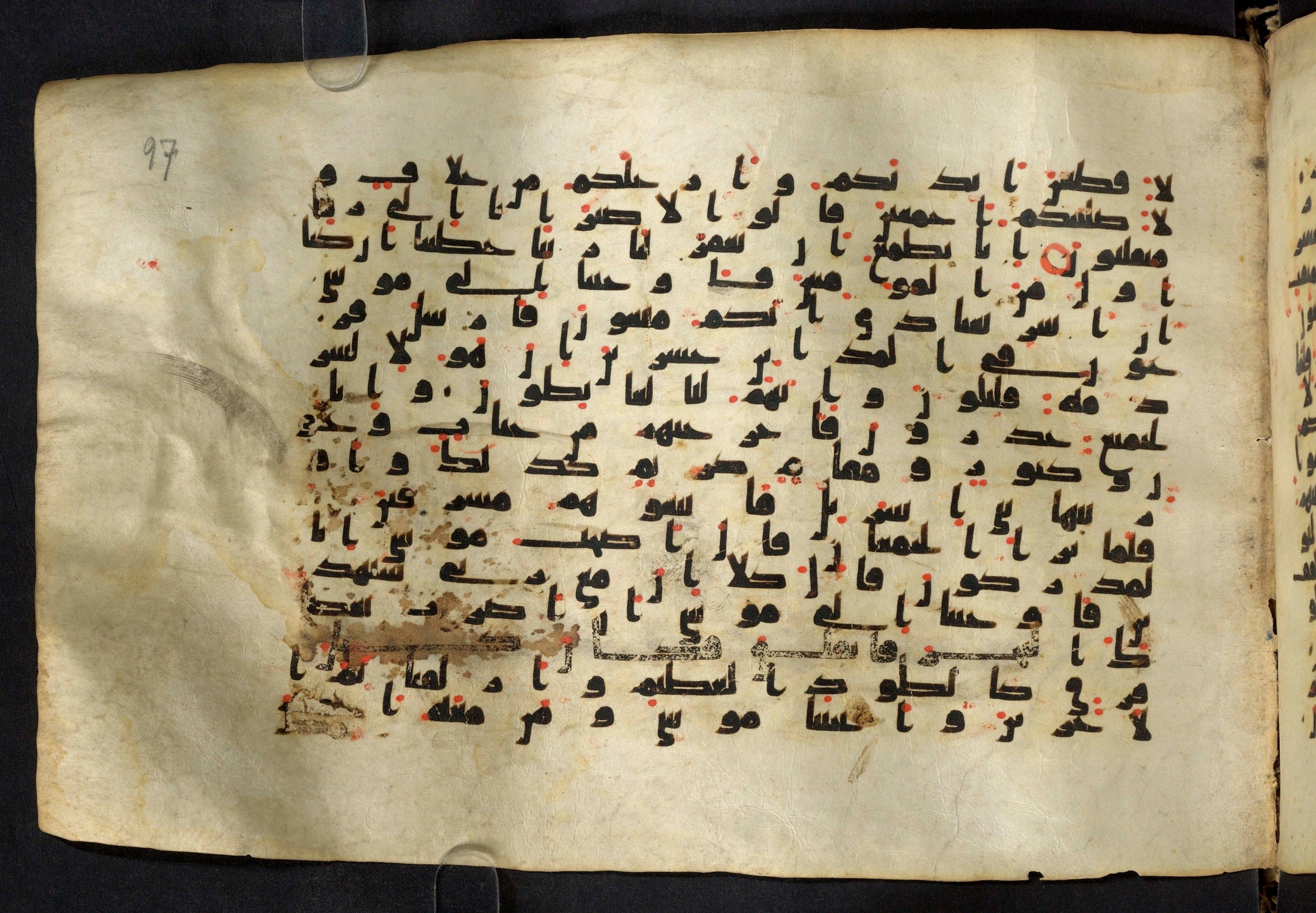 Moritz 1905, Tables 39-40, in Kūfī A.I script, showing Surah 26:64 from 8th Century AD found in Bahnasa (Oxyrynchos), Egypt, currently housed at Egyptian National Library and Archives, Cairo