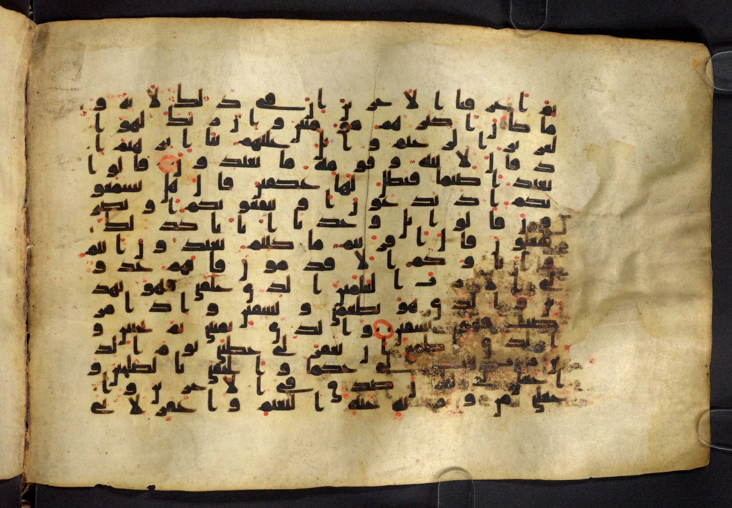 Moritz 1905, Tables 39-40, in Kūfī A.I script, showing Surah 26:83 from 8th Century AD found in Bahnasa (Oxyrynchos), Egypt, currently housed at Egyptian National Library and Archives, Cairo