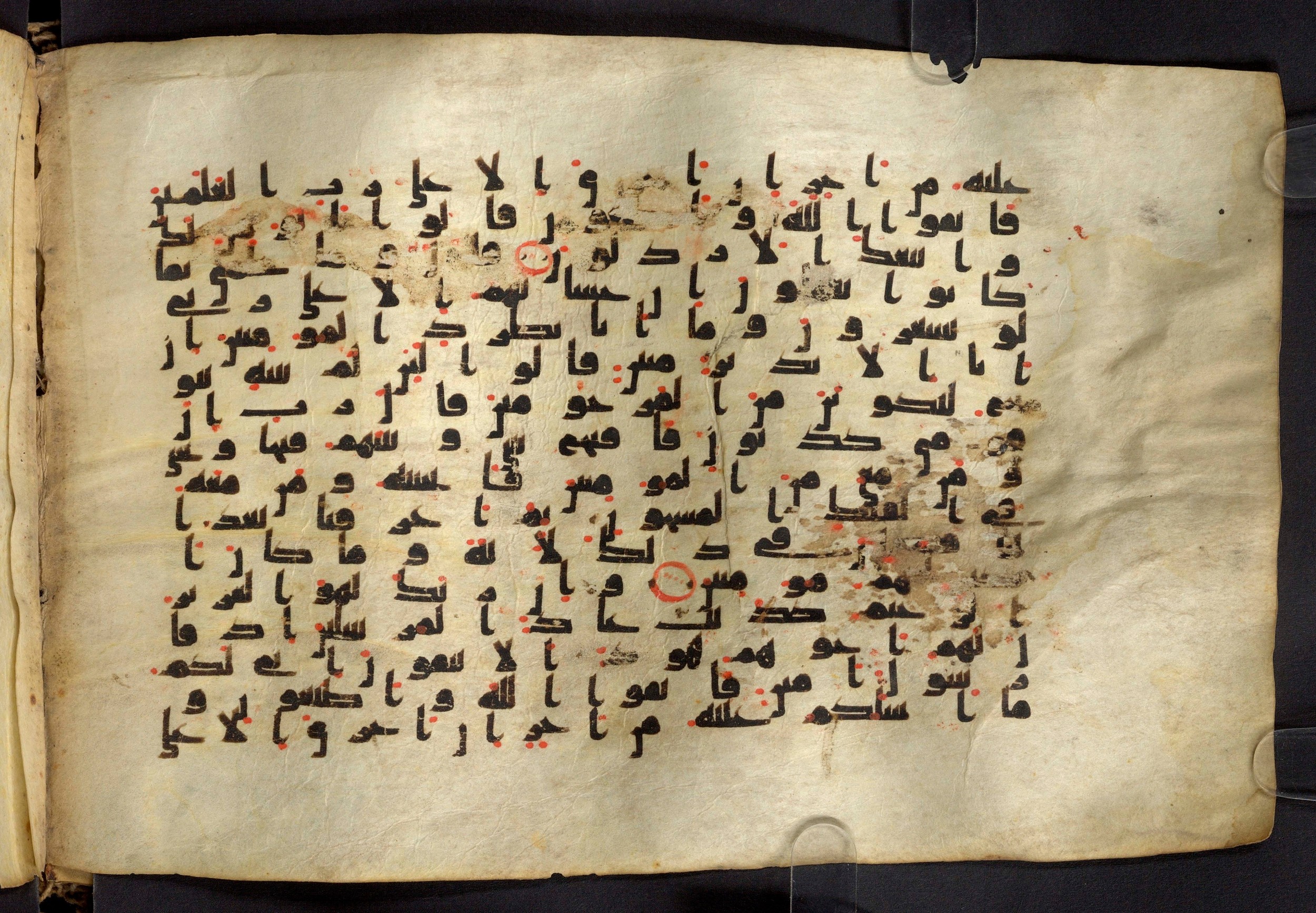 Moritz 1905, Tables 39-40, in Kūfī A.I script, showing Surah 26:113 from 8th Century AD found in Bahnasa (Oxyrynchos), Egypt, currently housed at Egyptian National Library and Archives, Cairo