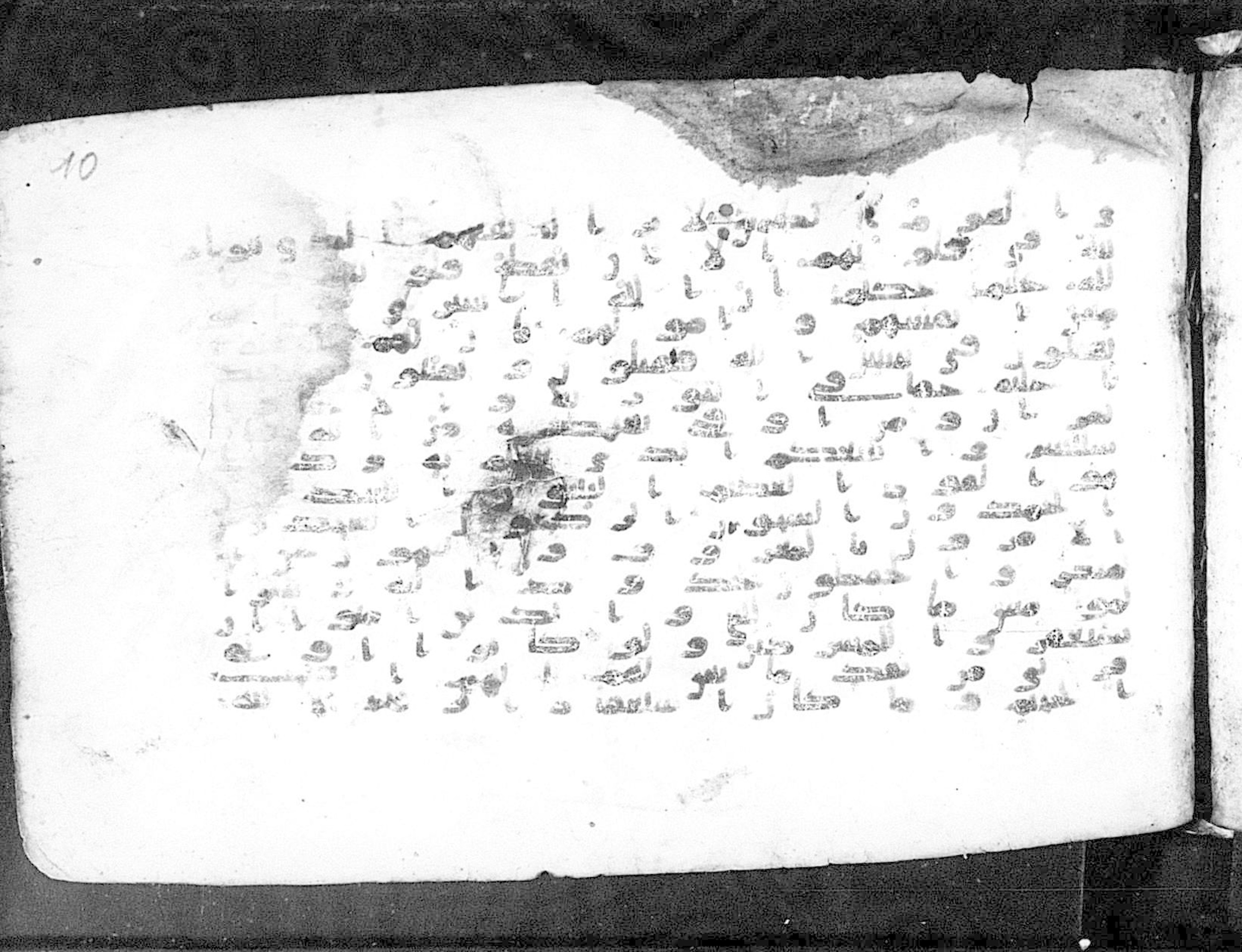 Moritz 1905, Tables 39-40, in Kūfī A.I script, showing Surah 9:113 from 8th Century AD found in Bahnasa (Oxyrynchos), Egypt, currently housed at Egyptian National Library and Archives, Cairo