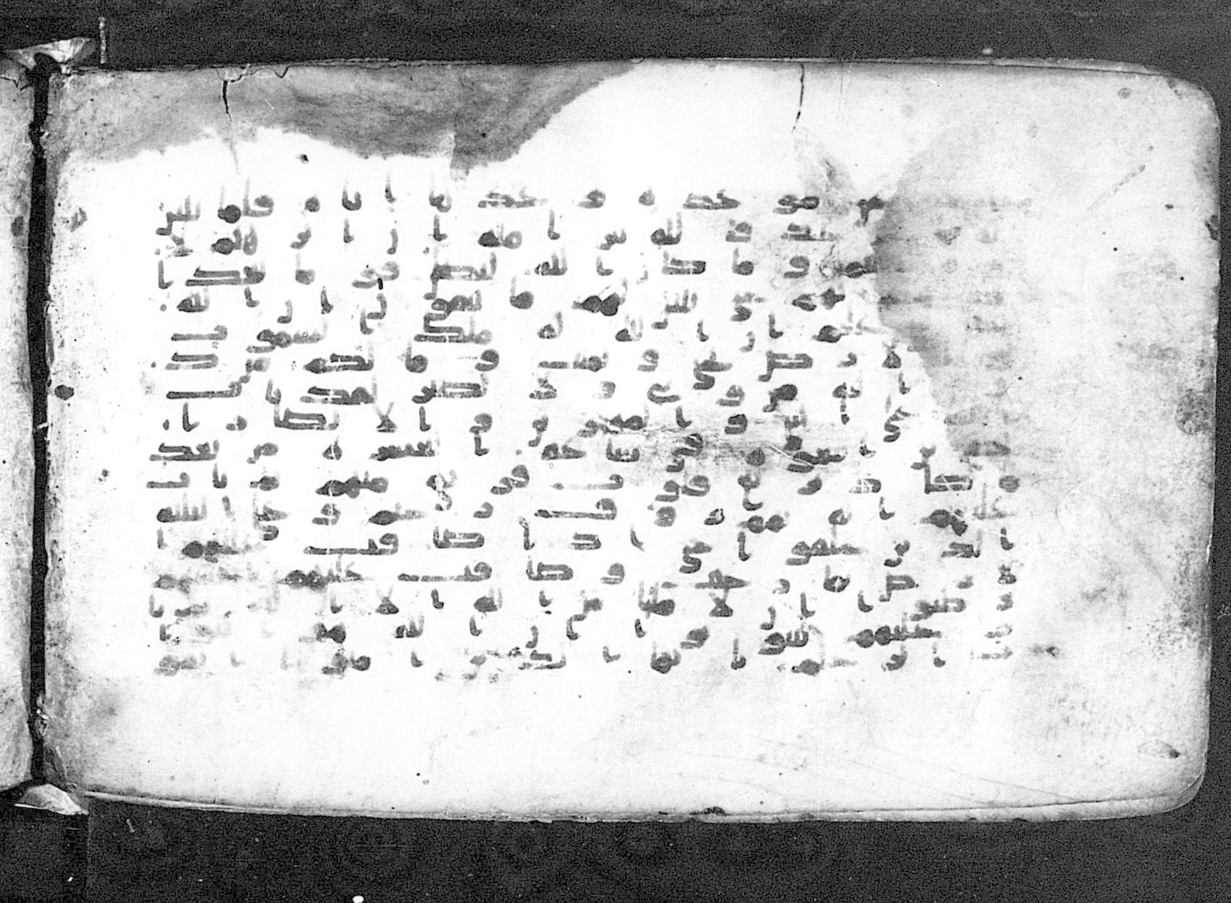 Moritz 1905, Tables 39-40, in Kūfī A.I script, showing Surah 9:116 from 8th Century AD found in Bahnasa (Oxyrynchos), Egypt, currently housed at Egyptian National Library and Archives, Cairo