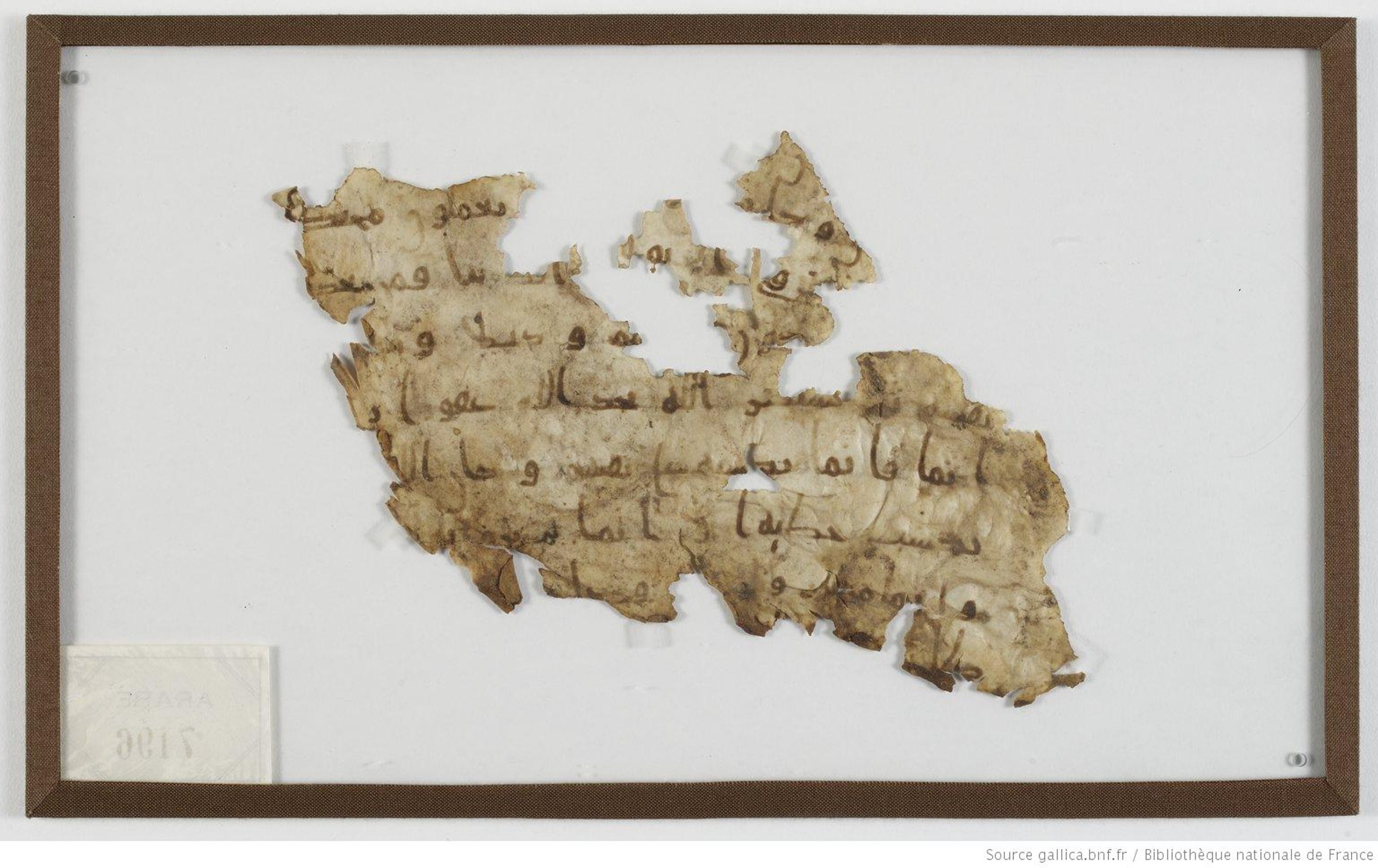 Paris, Bibliothèque nationale de France, Arabe 7196, in Kufic B.Ia script, showing Surah 4:110 from Early to Mid 8th Century AD found in Asyut, Egypt, currently housed at Bibliothèque nationale de France, Paris