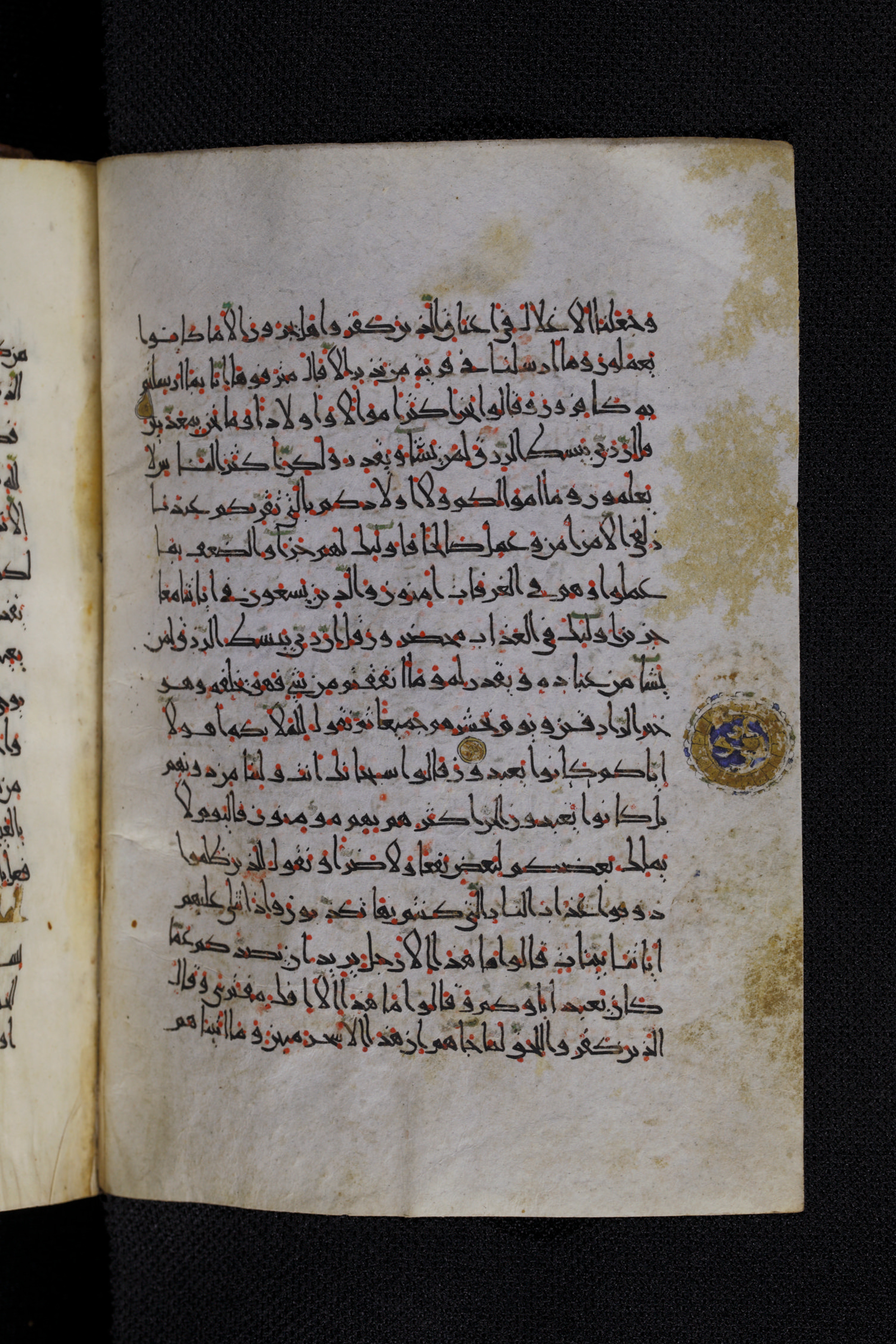 Diez A oct 172 (Scan 2), in Transitional Maghrebi script, showing Surah 34:33 from Late 9th to Mid 11th Century AD found in Unknown, currently housed at Staatsbibliothek zu Berlin, Berlin, Germany