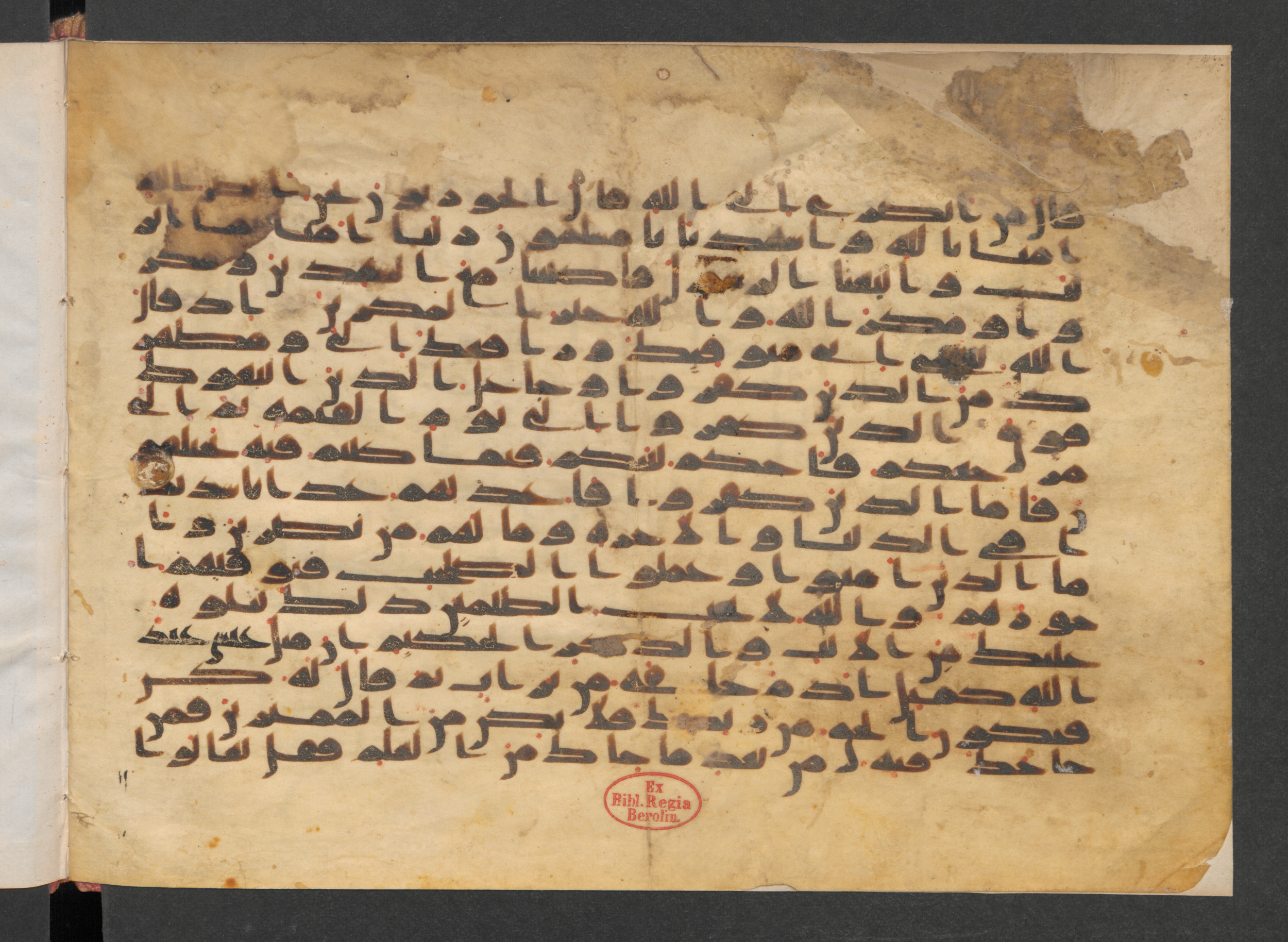 Wetzstein II 1924 (Scan 2), in Kūfī C script, showing Surah 3:52 from 8th to 9th Century AD found in Damascus, Syria, currently housed at Staatsbibliothek zu Berlin, Berlin