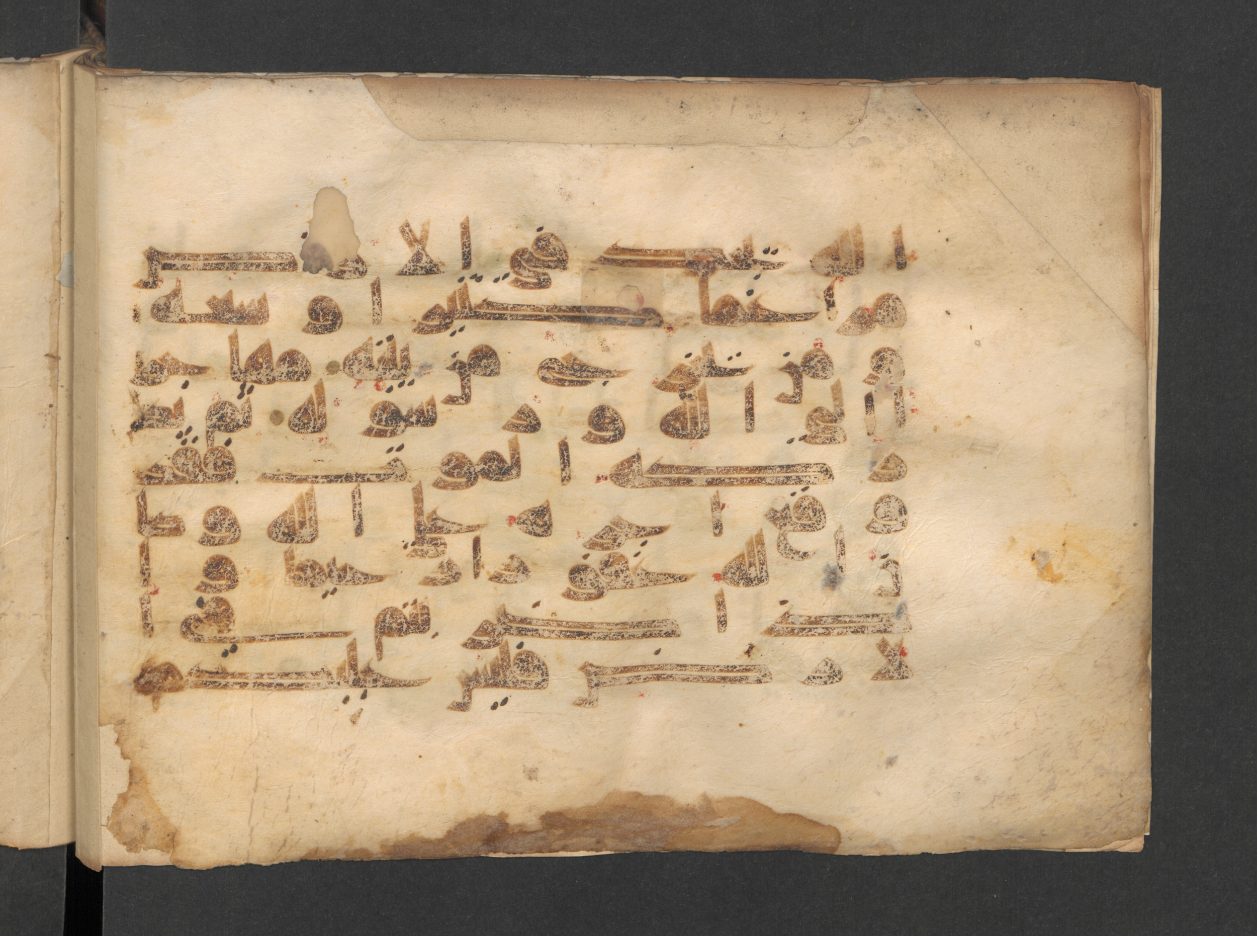 Berlin, Staatsbibliothek zu Berlin, Wetzstein II 1915 (Ahlwardt 313) (Scan 1), in kūfī D script, showing Surah 4:101 from Mid 8th to Late 9th Century AD found in Damascus, Syria, currently housed at Staatsbibliothek zu Berlin, Berlin, Germany