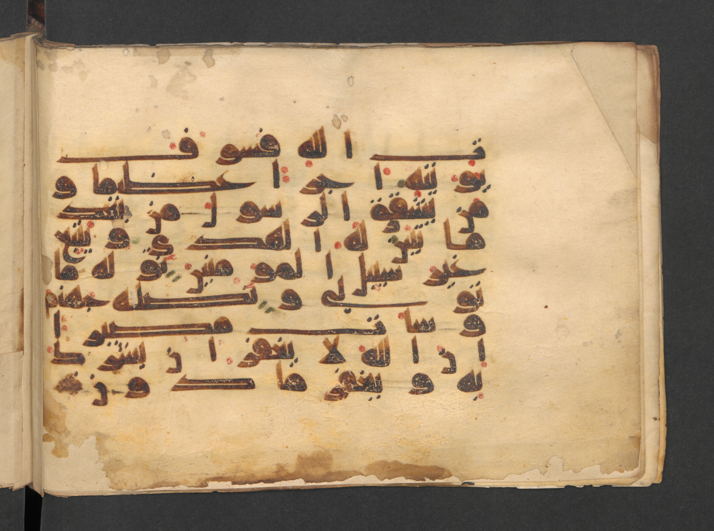 Berlin, Staatsbibliothek zu Berlin, Wetzstein II 1915 (Ahlwardt 313) (Scan 1), in kūfī D script, showing Surah 4:116 from Mid 8th to Late 9th Century AD found in Damascus, Syria, currently housed at Staatsbibliothek zu Berlin, Berlin, Germany