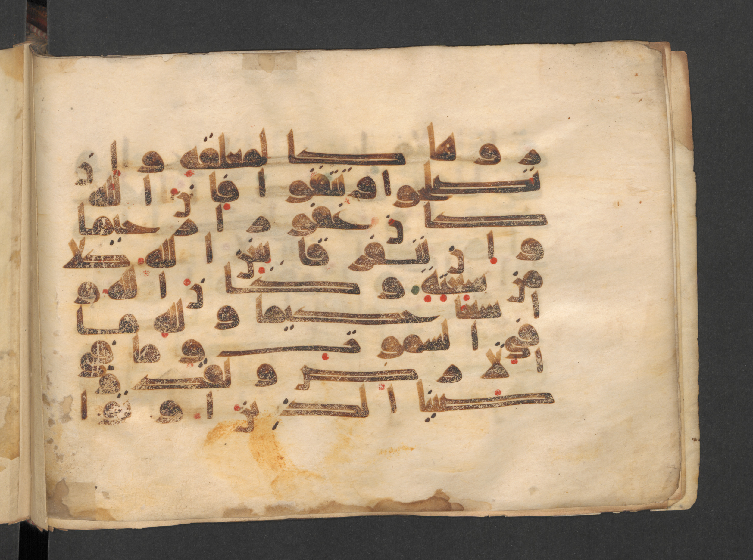 Berlin, Staatsbibliothek zu Berlin, Wetzstein II 1915 (Ahlwardt 313) (Scan 2), in kūfī D script, showing Surah 4:129 from Mid 8th to Late 9th Century AD found in Damascus, Syria, currently housed at Staatsbibliothek zu Berlin, Berlin, Germany
