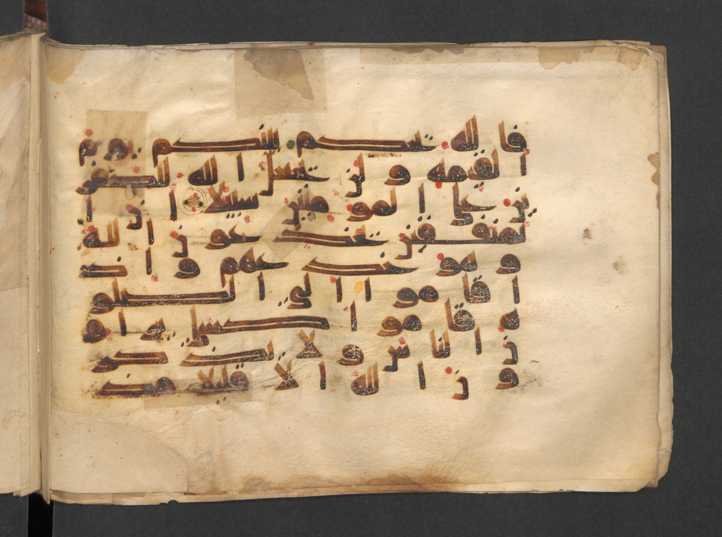 Berlin, Staatsbibliothek zu Berlin, Wetzstein II 1915 (Ahlwardt 313) (Scan 2), in kūfī D script, showing Surah 4:141 from Mid 8th to Late 9th Century AD found in Damascus, Syria, currently housed at Staatsbibliothek zu Berlin, Berlin, Germany