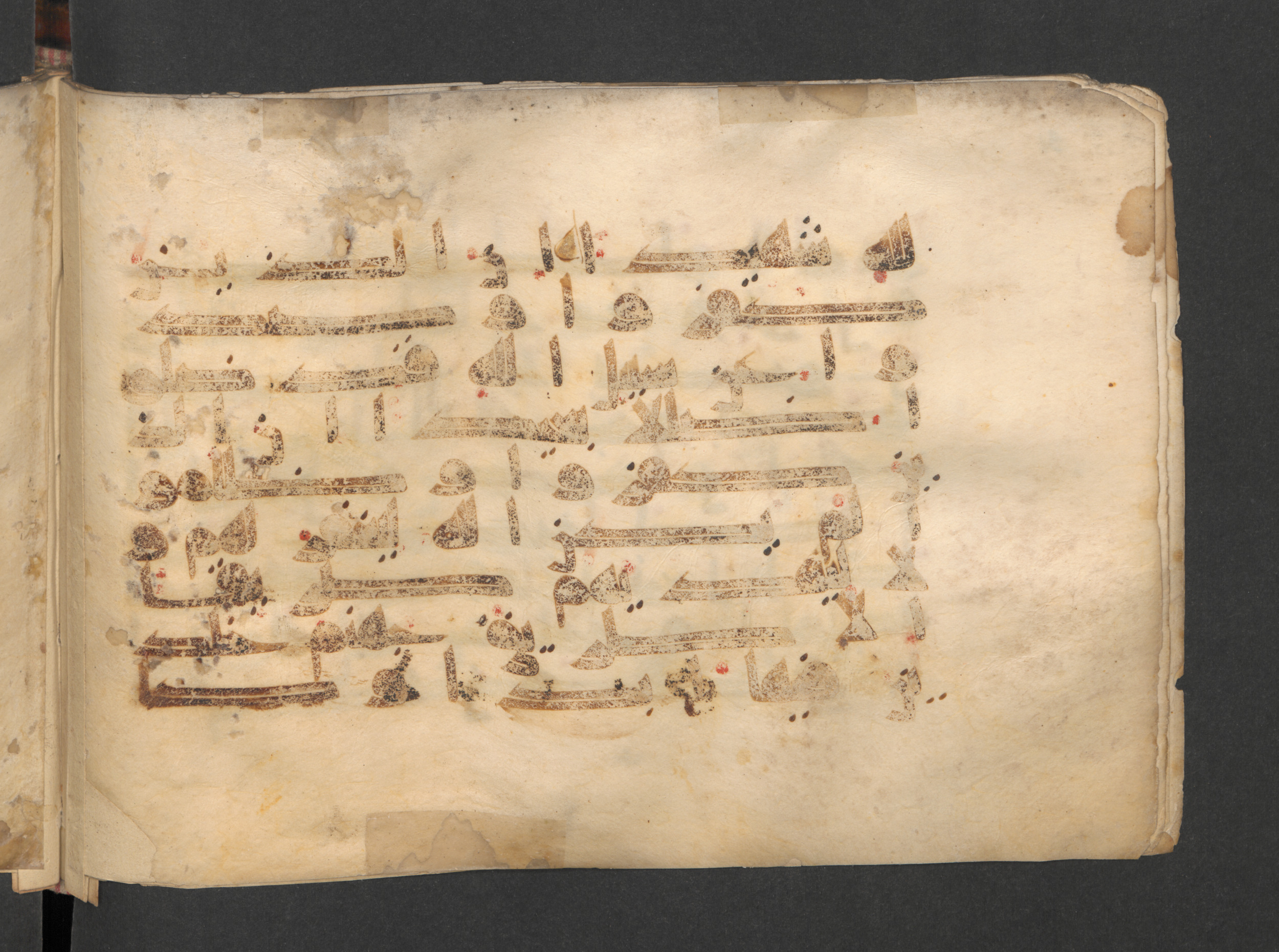 Berlin, Staatsbibliothek zu Berlin, Wetzstein II 1915 (Ahlwardt 313) (Scan 2), in kūfī D script, showing Surah 4:166 from Mid 8th to Late 9th Century AD found in Damascus, Syria, currently housed at Staatsbibliothek zu Berlin, Berlin, Germany