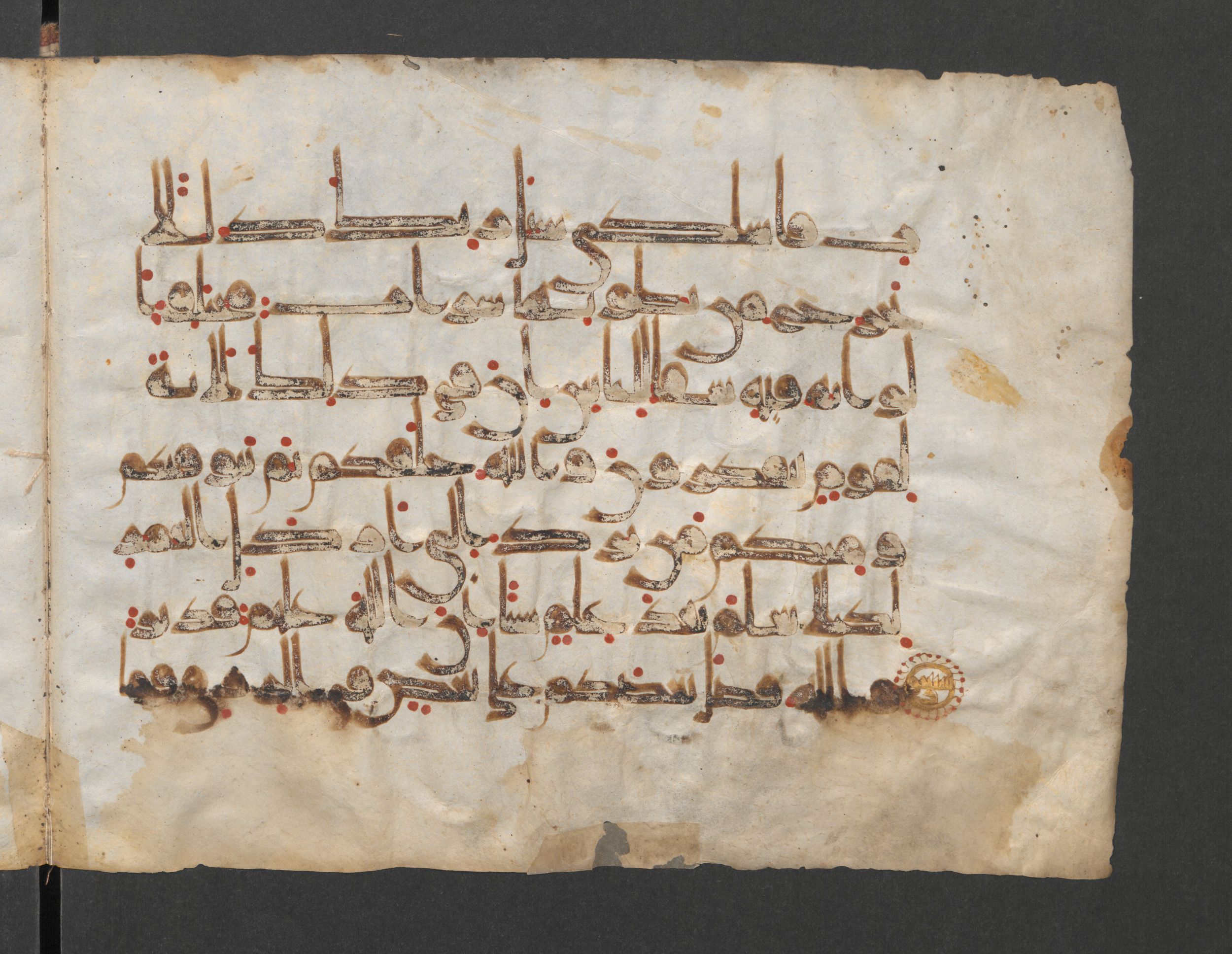 Berlin, Staatsbibliothek, Wetzstein II 1918 (Scan 1), in kūfī D, kūfī F.I script, showing Surah 16:71 from Mid 8th to Late 9th Century AD found in Damascus, Syria, currently housed at Staatsbibliothek zu Berlin, Berlin, Germany