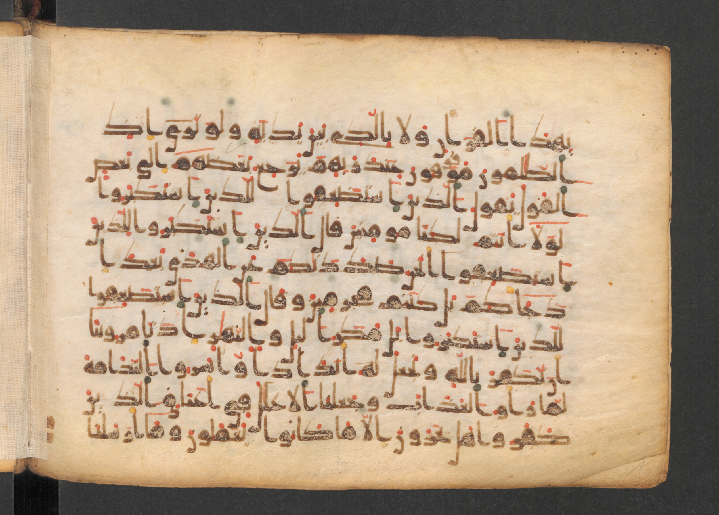 Codex Petermann I 38, in kūfī D.Vb script, showing Surah 34:33 from Mid-8th to Late 10th Century AD found in Unknown, currently housed at Staatsbibliothek zu Berlin, Berlin